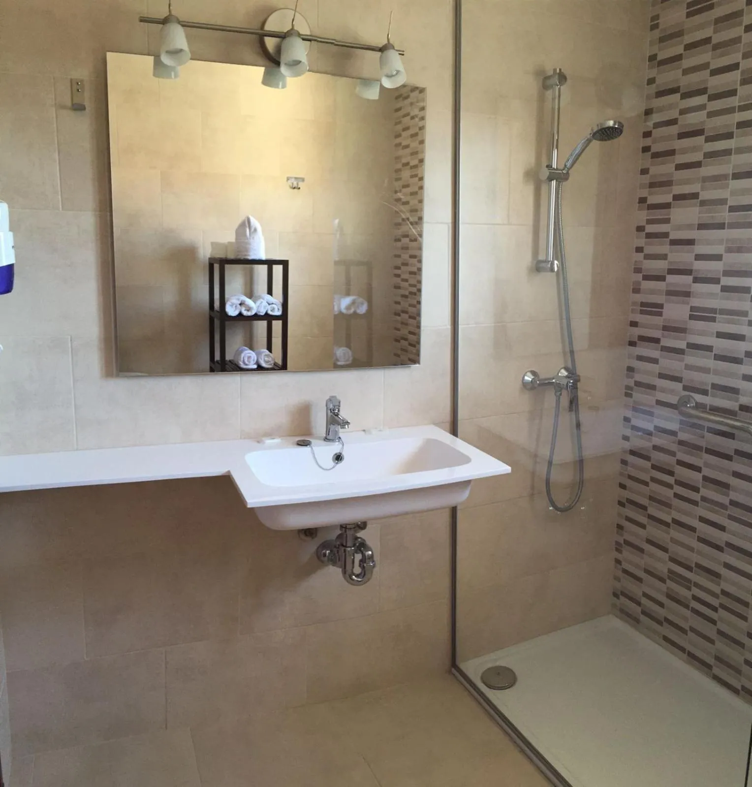 Shower in Apartamentos Cristina