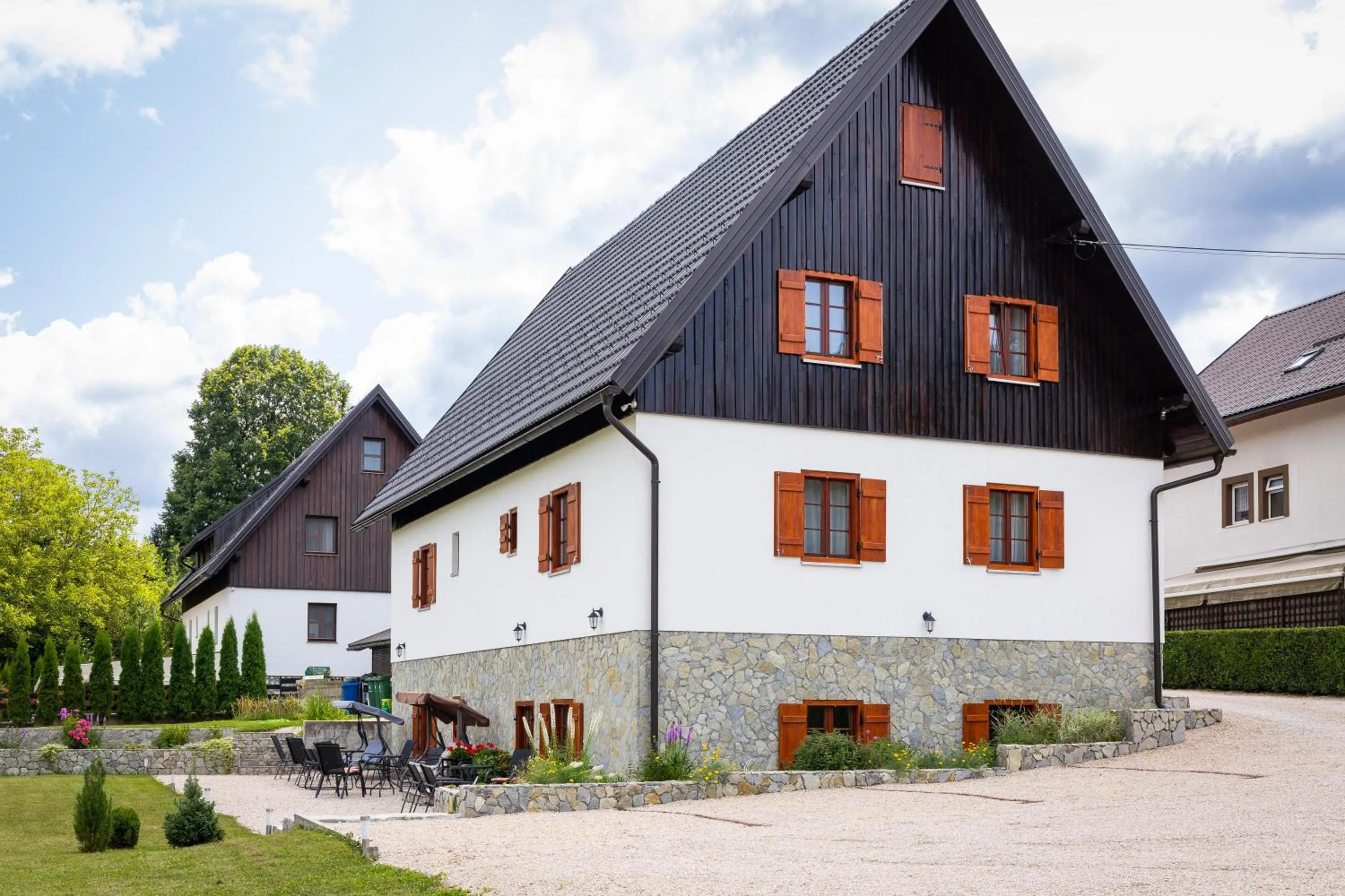 Green lakes house