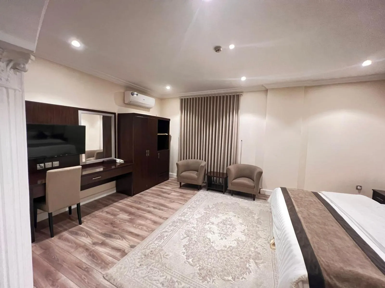 Photo of the whole room, Bed in Alshaheen Suites