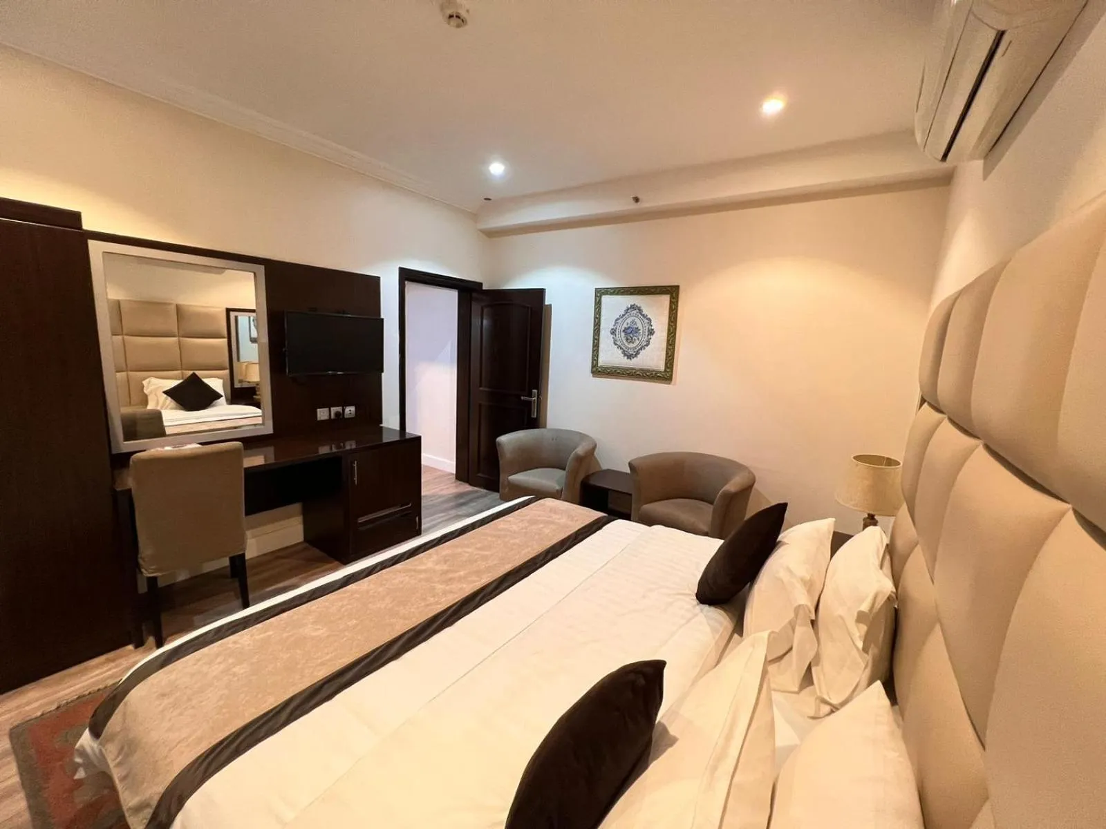 Bedroom, Bed in Alshaheen Suites