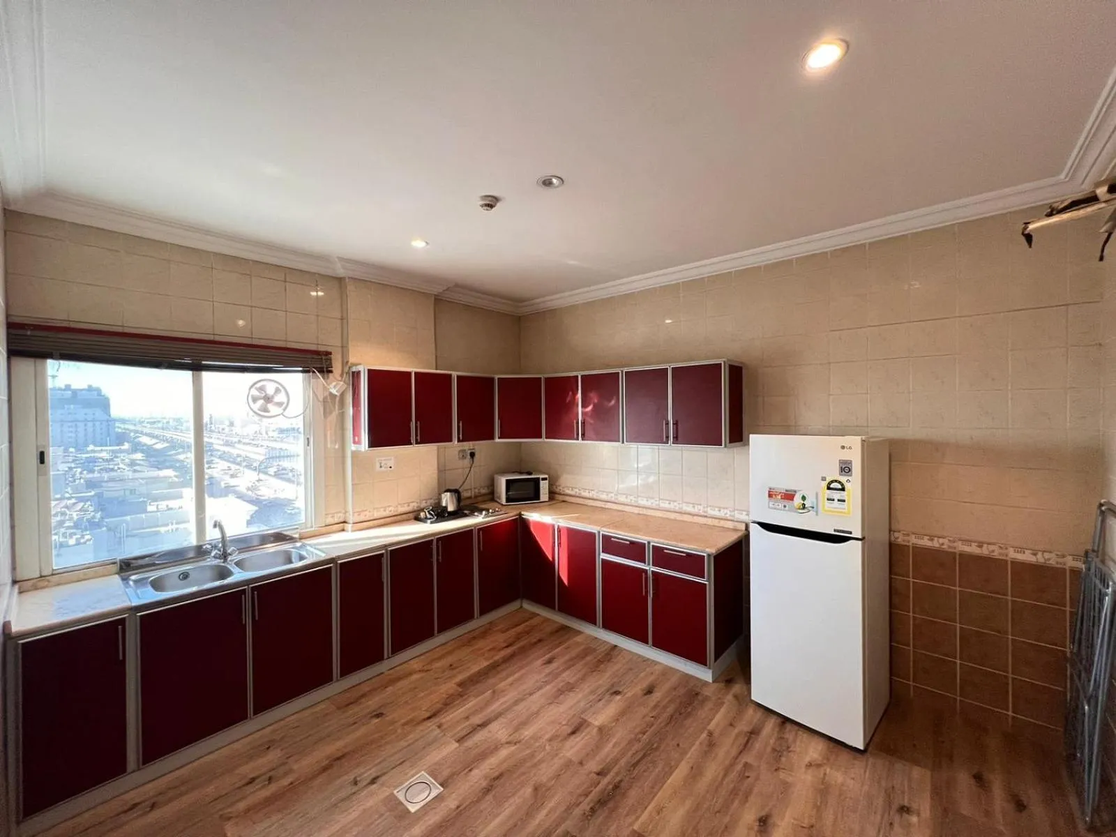 Kitchen or kitchenette in Alshaheen Suites