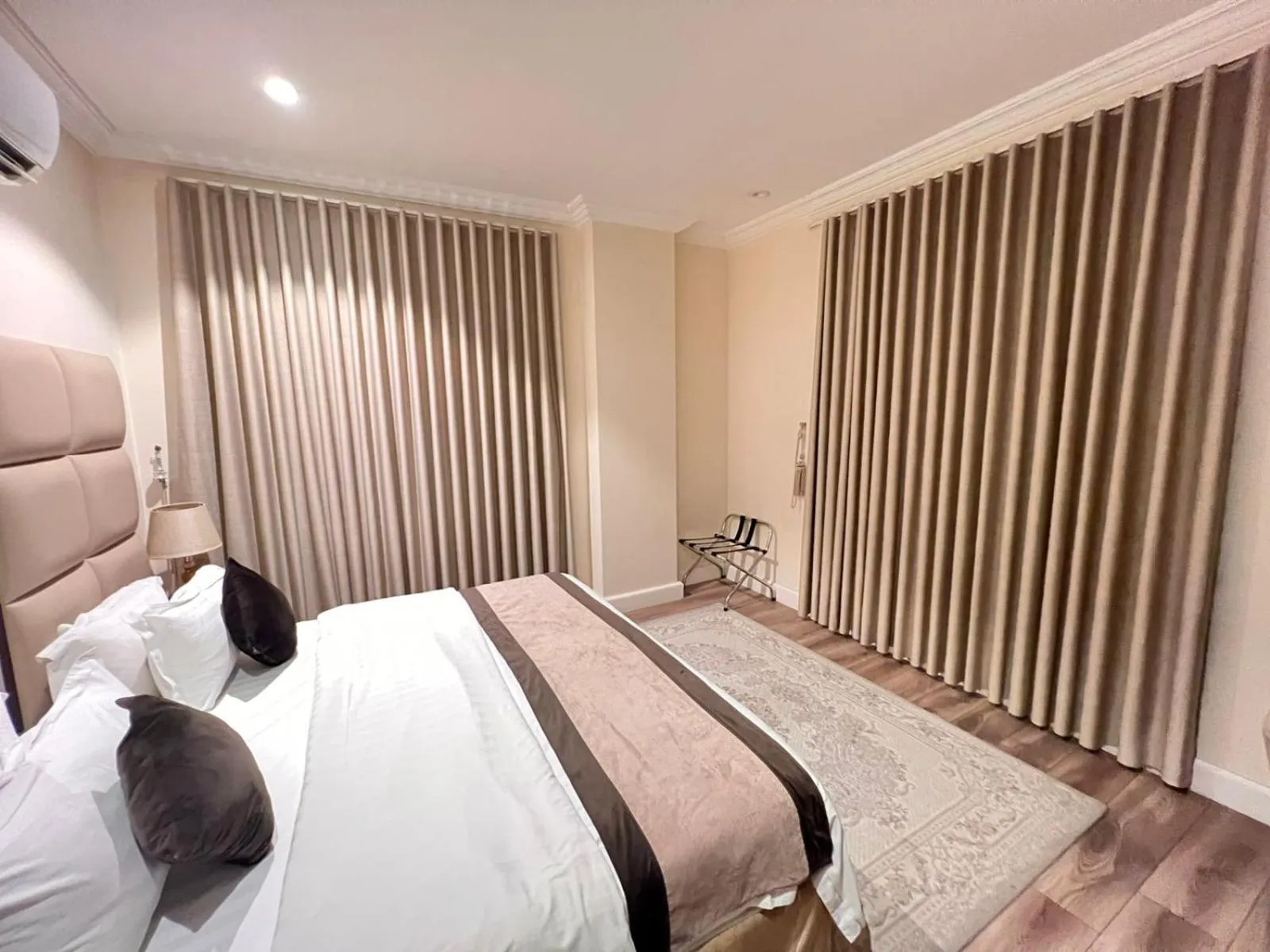 Bed in Alshaheen Suites