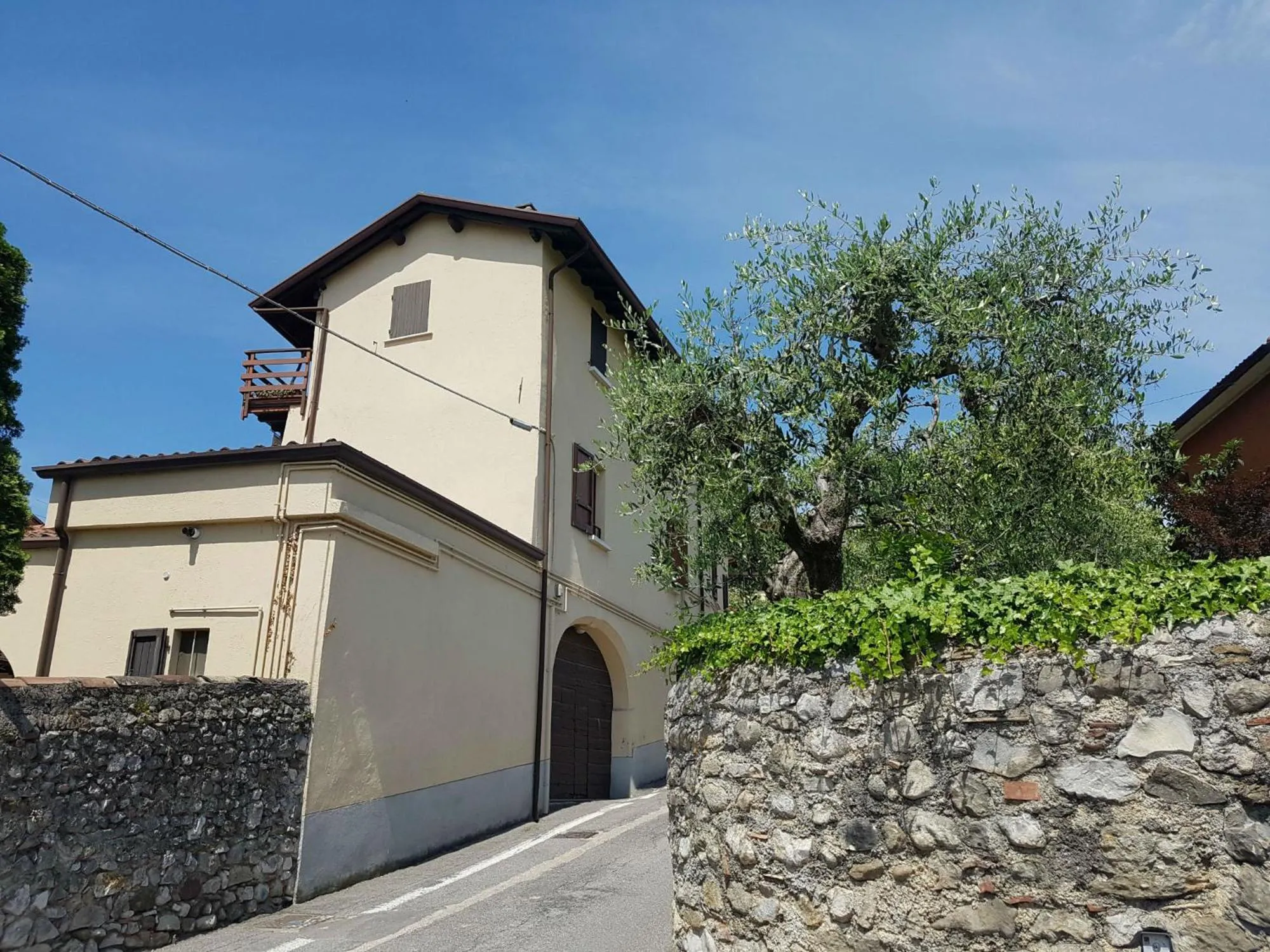 Facade/entrance in Corteallago