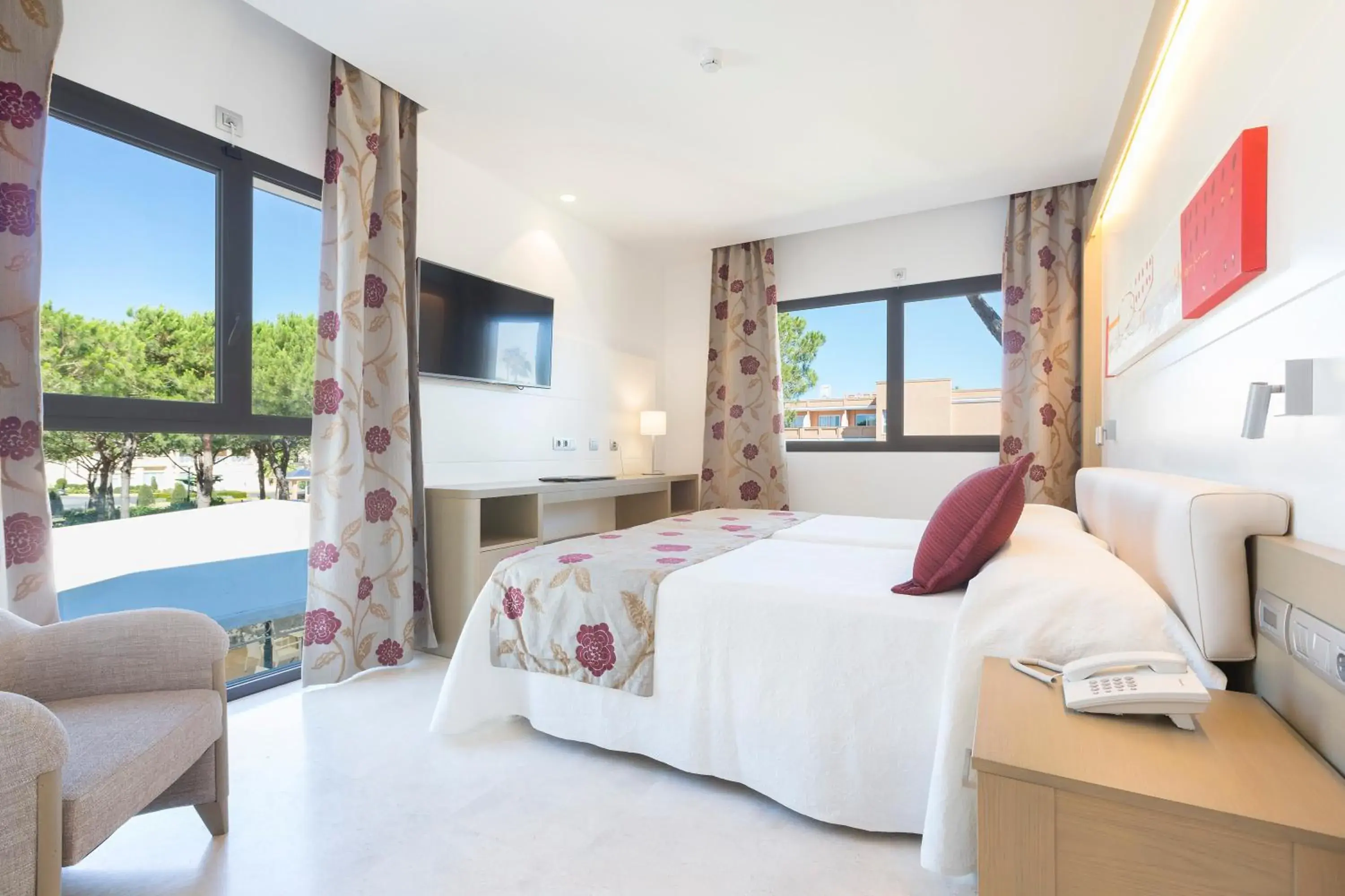 Property building, Bed in Hipotels Barrosa Garden Property building, Bed in Hipotels Barrosa Garden