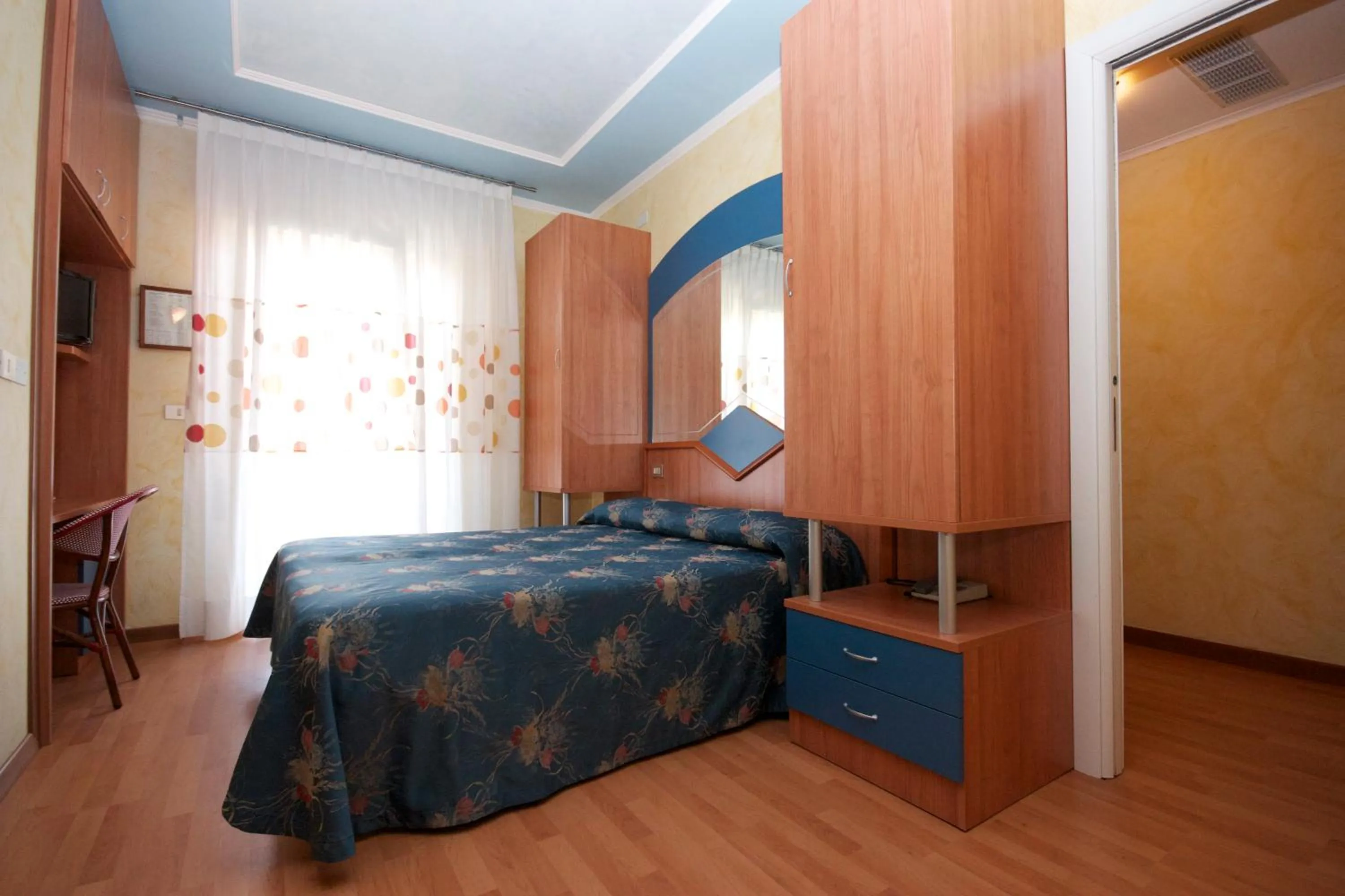 Photo of the whole room, Bed in Hotel Toledo