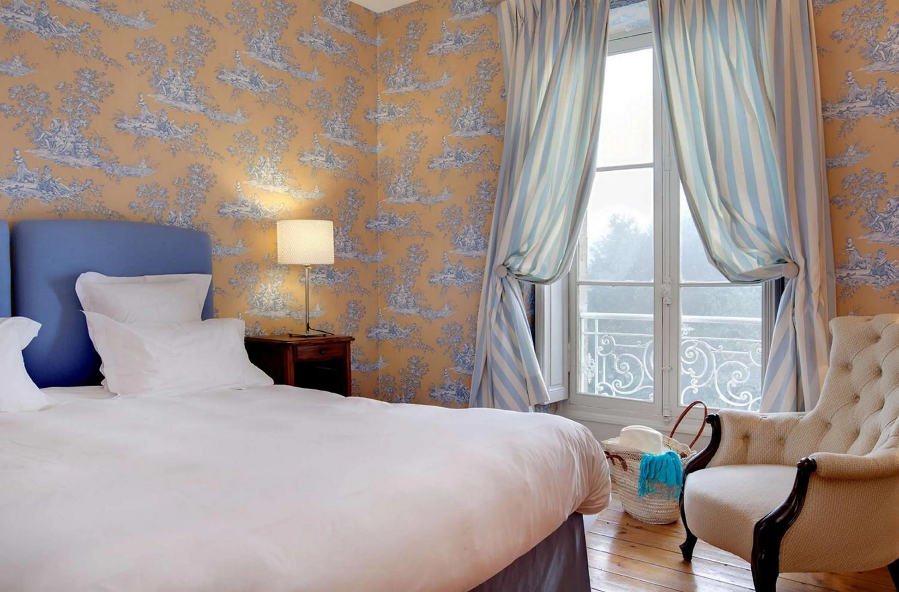 Bedroom, Bed in Château Ormes de Pez