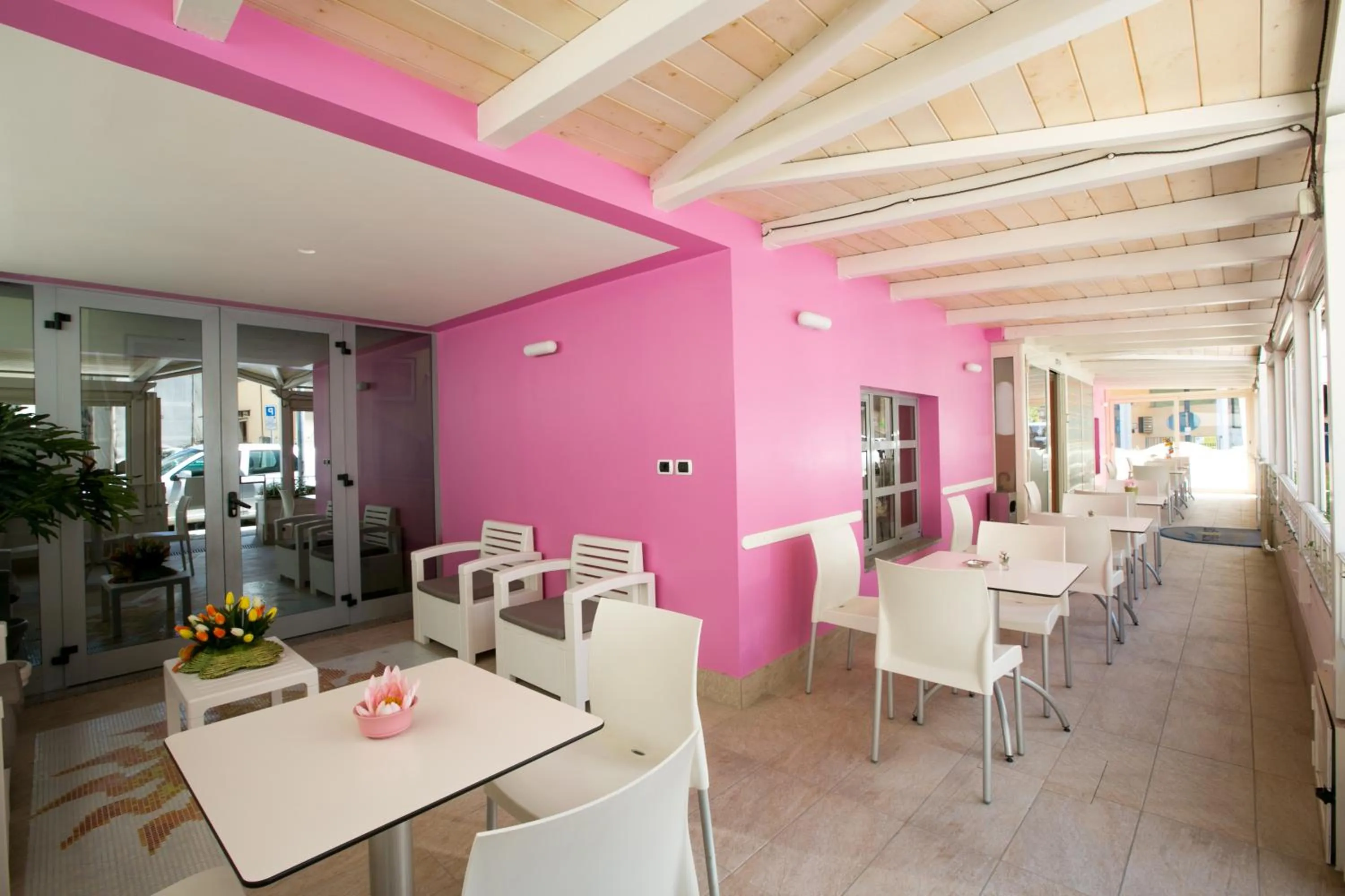 Restaurant/places to eat in Hotel Le Soleil