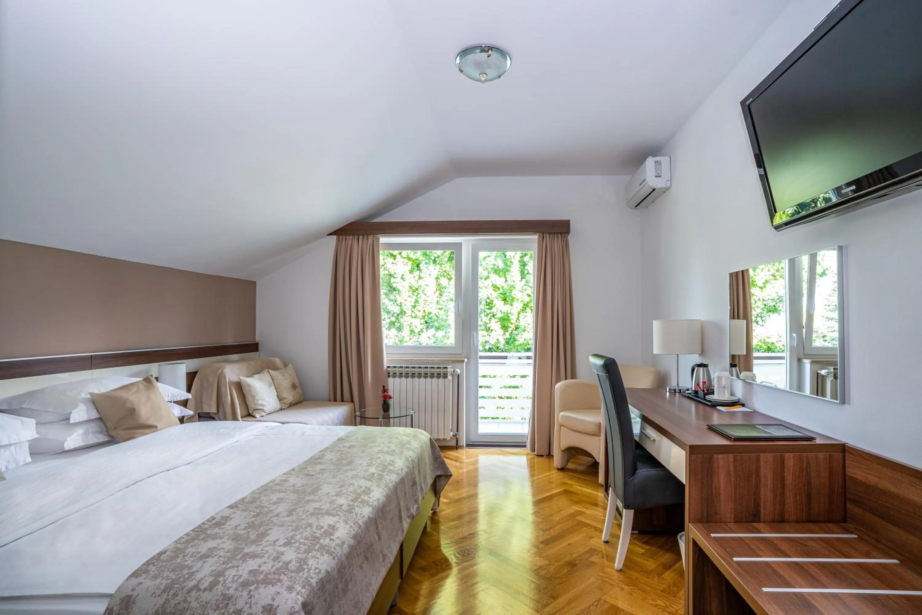 Rooms Degenija Annex