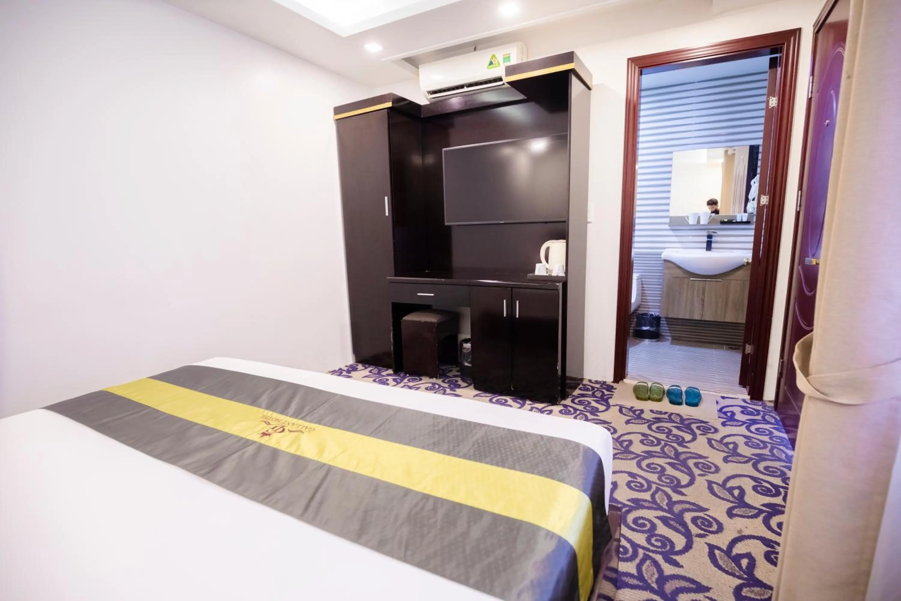 Photo of the whole room, Bed in Gallant Hotel 154 - Near Cat Bi Airport