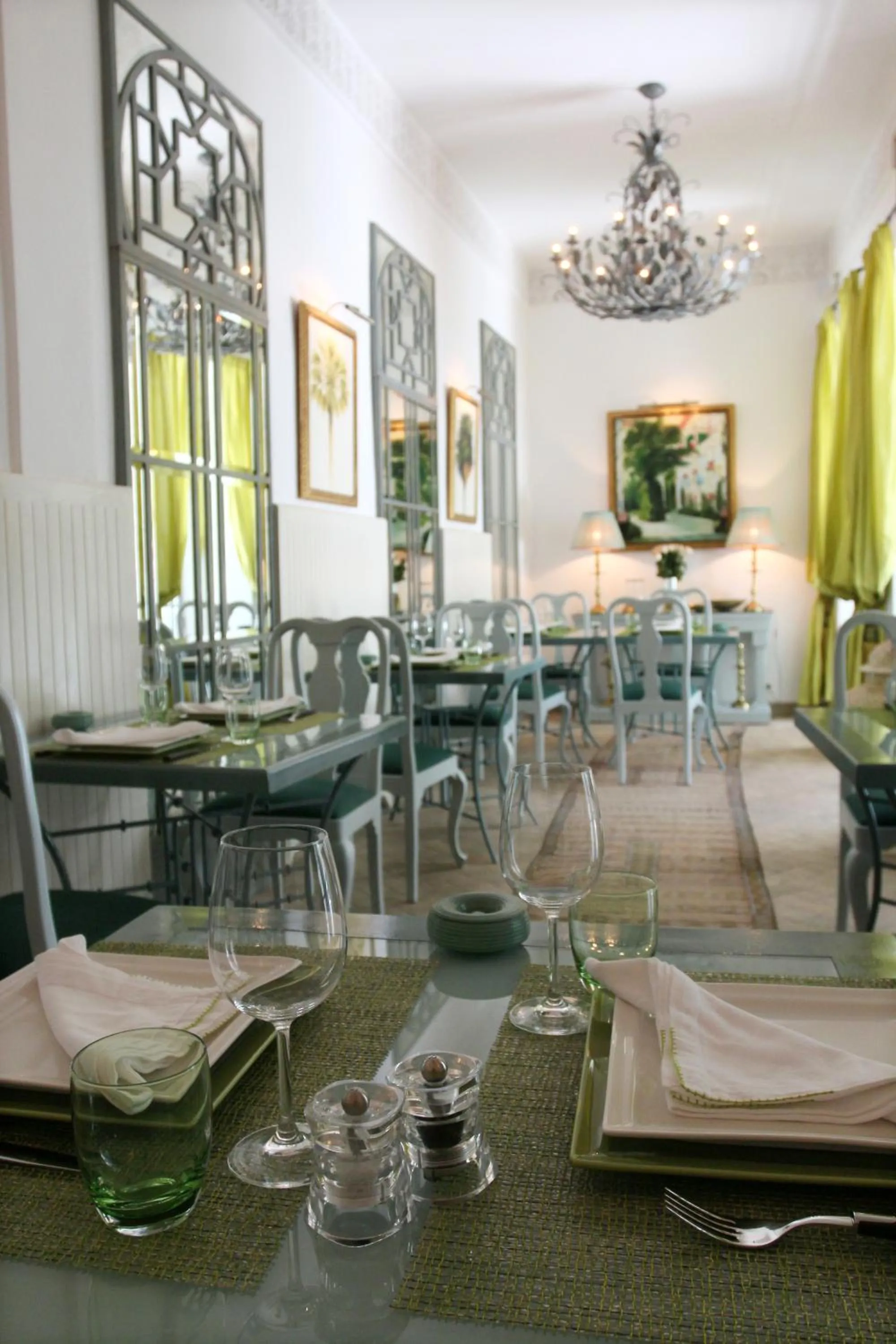 Restaurant/places to eat in Riad Idra