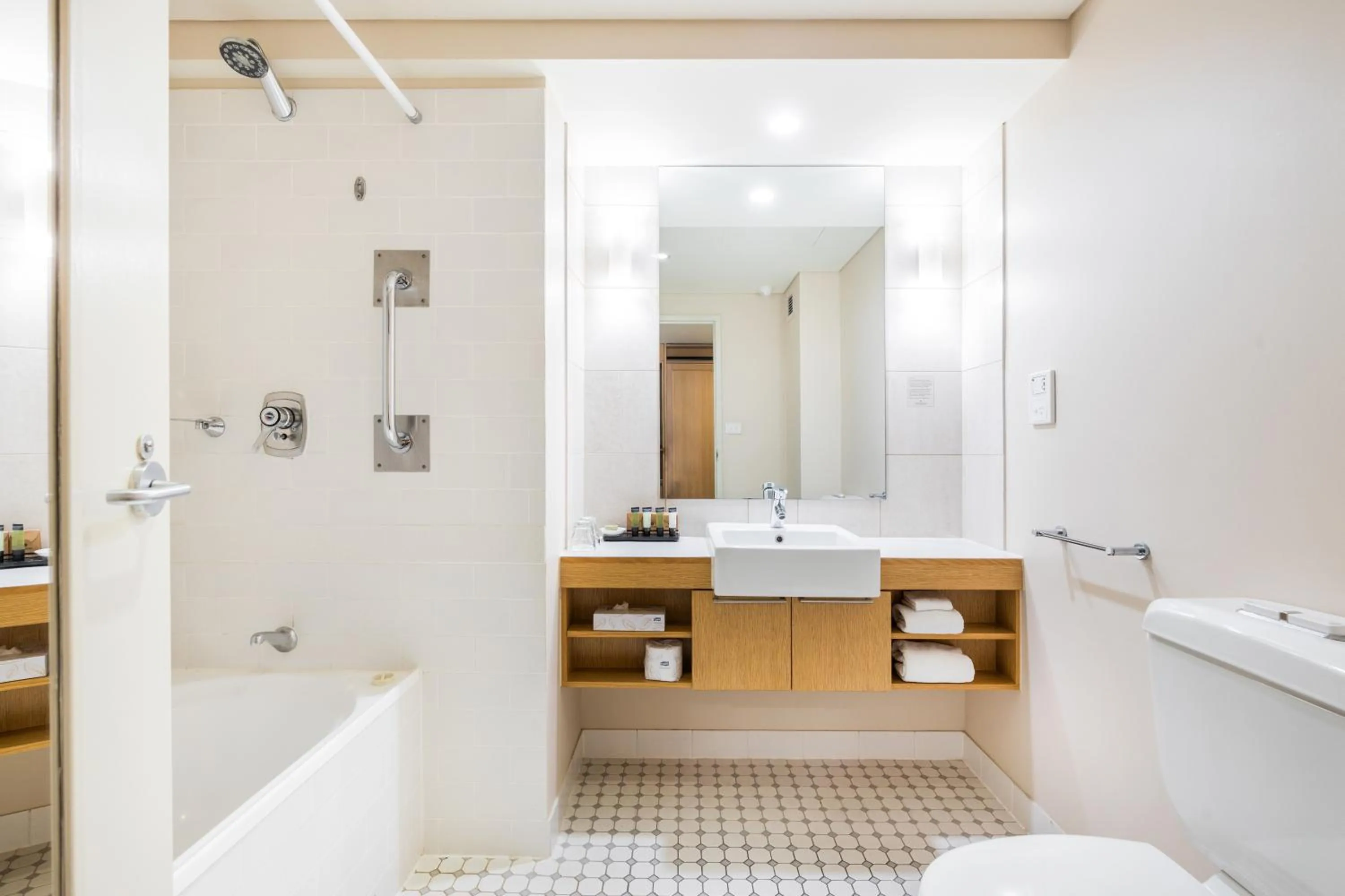 Shower in Stamford Grand Adelaide