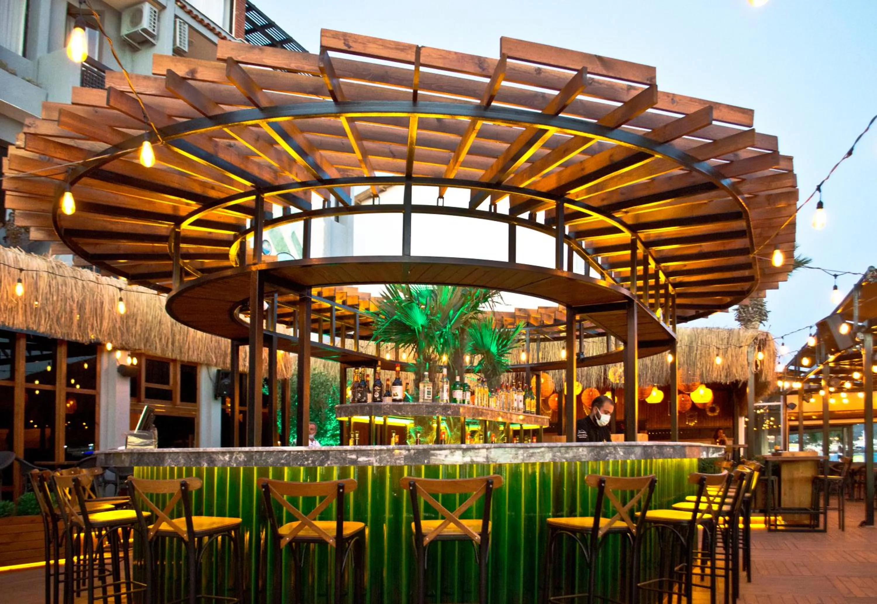 Restaurant/places to eat in Kerman Hotel