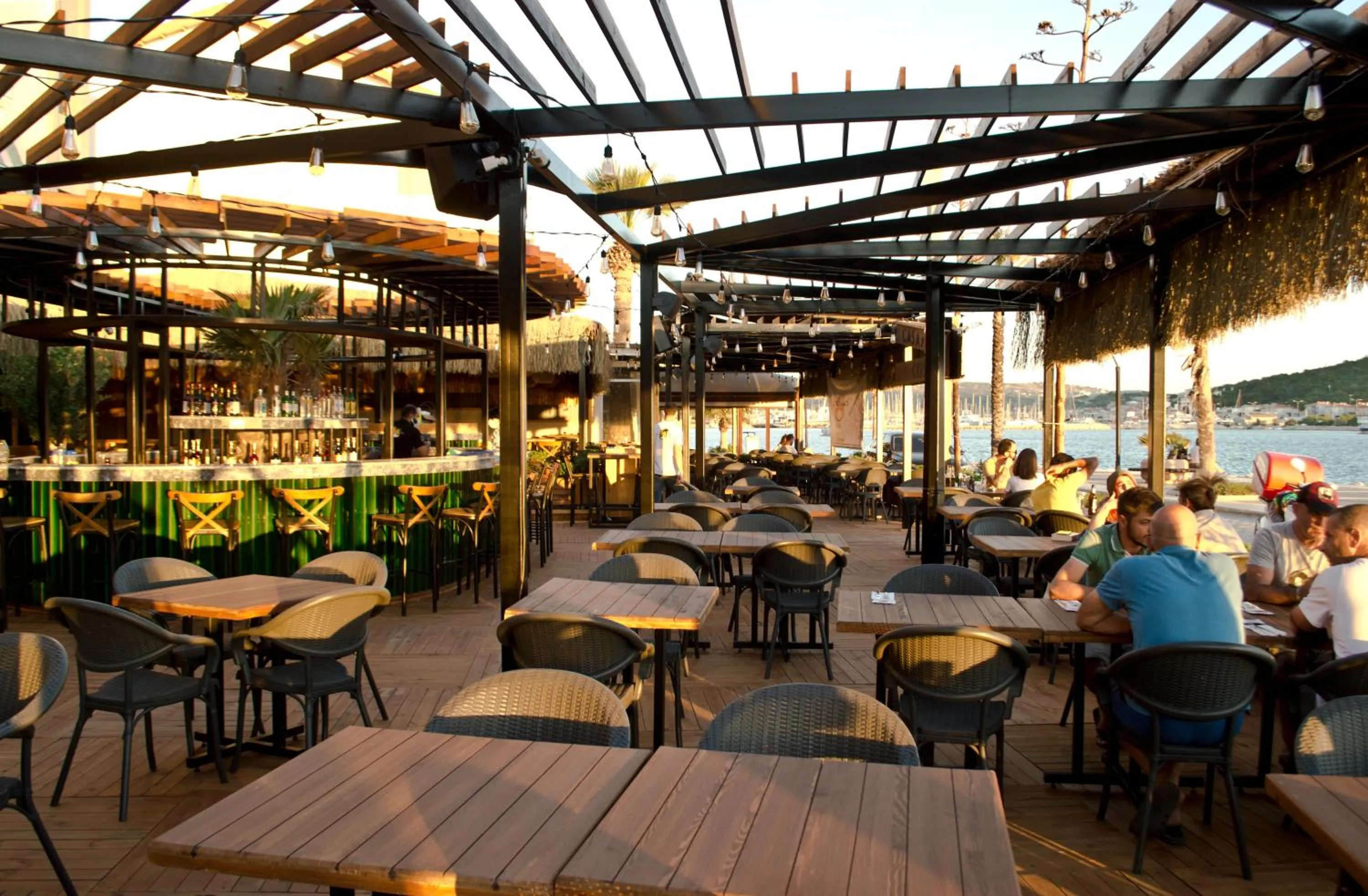 Restaurant/places to eat in Kerman Hotel