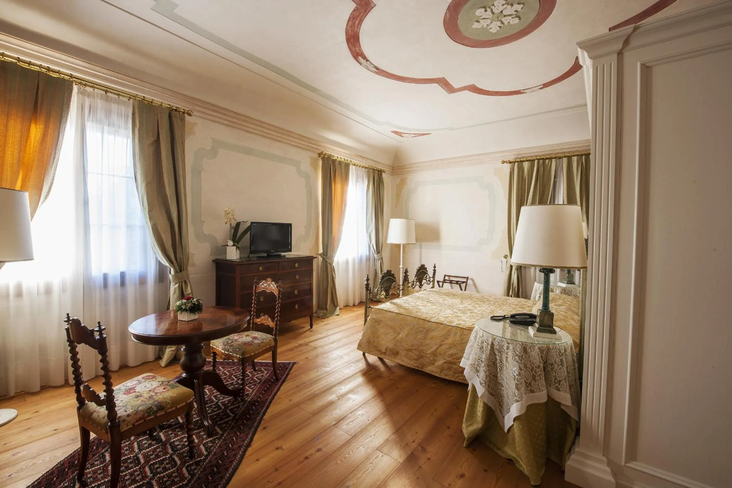 Photo of the whole room, Bed in Hotel Villa Cornér Della Regina
