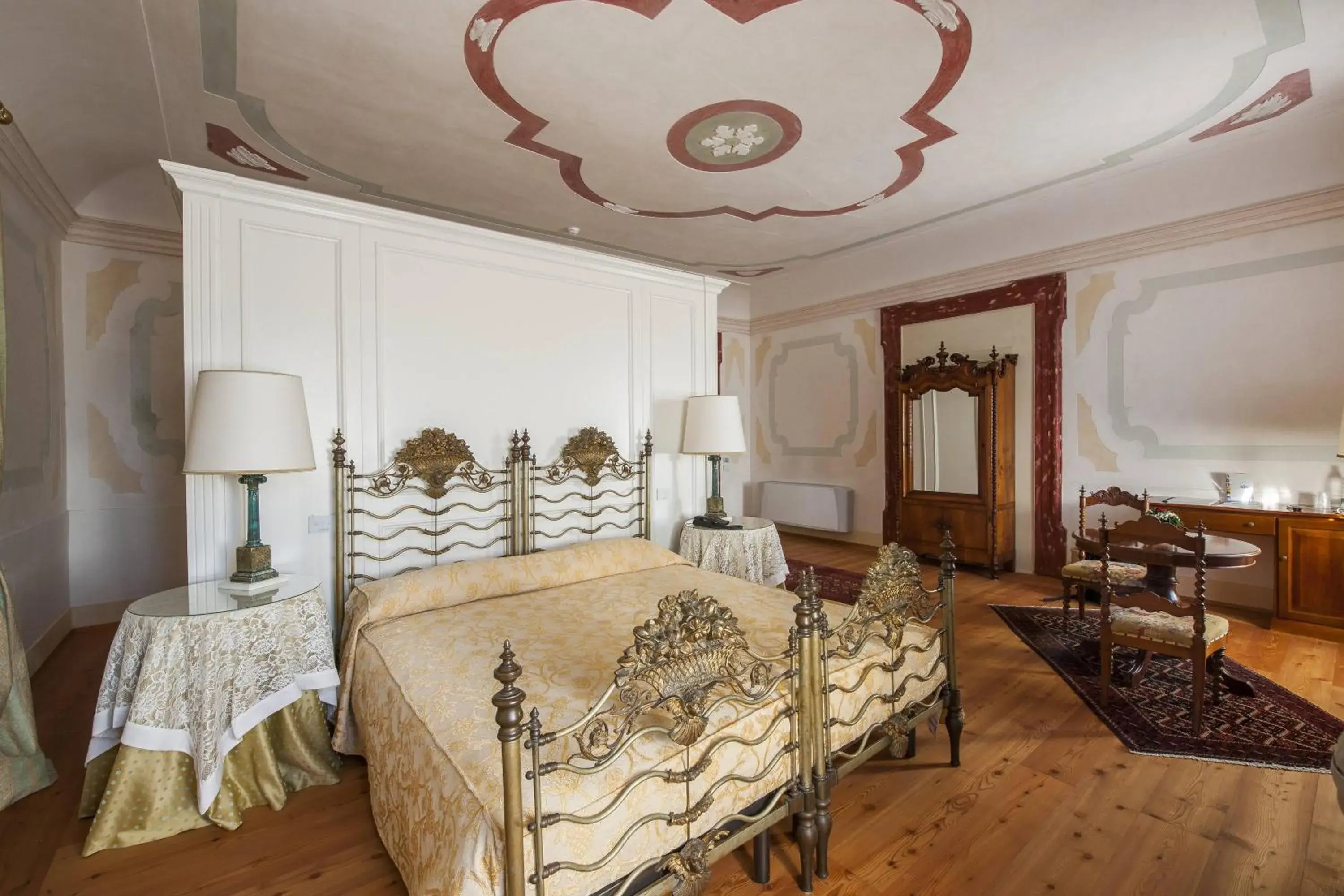 Junior Suite - single occupancy - Main Building in Hotel Villa Cornér Della Regina Junior Suite - single occupancy - Main Building in Hotel Villa Cornér Della Regina