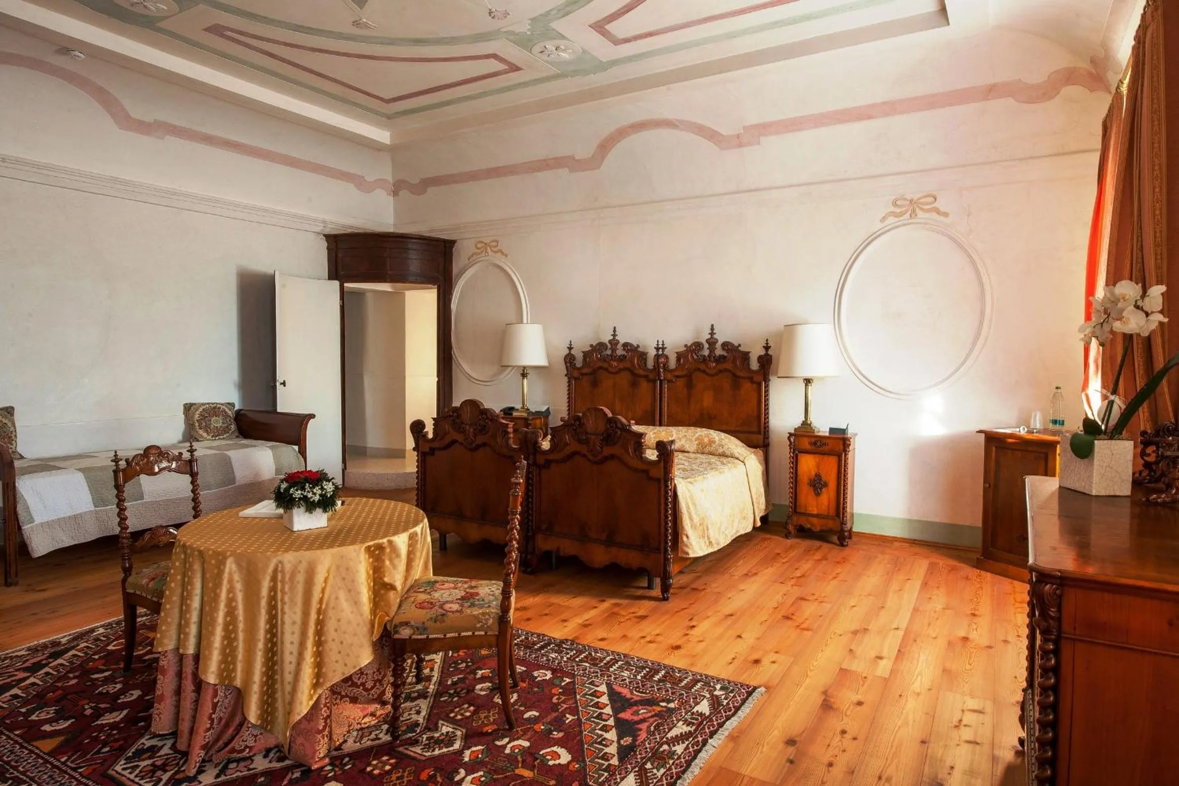 Bedroom in Hotel Villa Cornér Della Regina