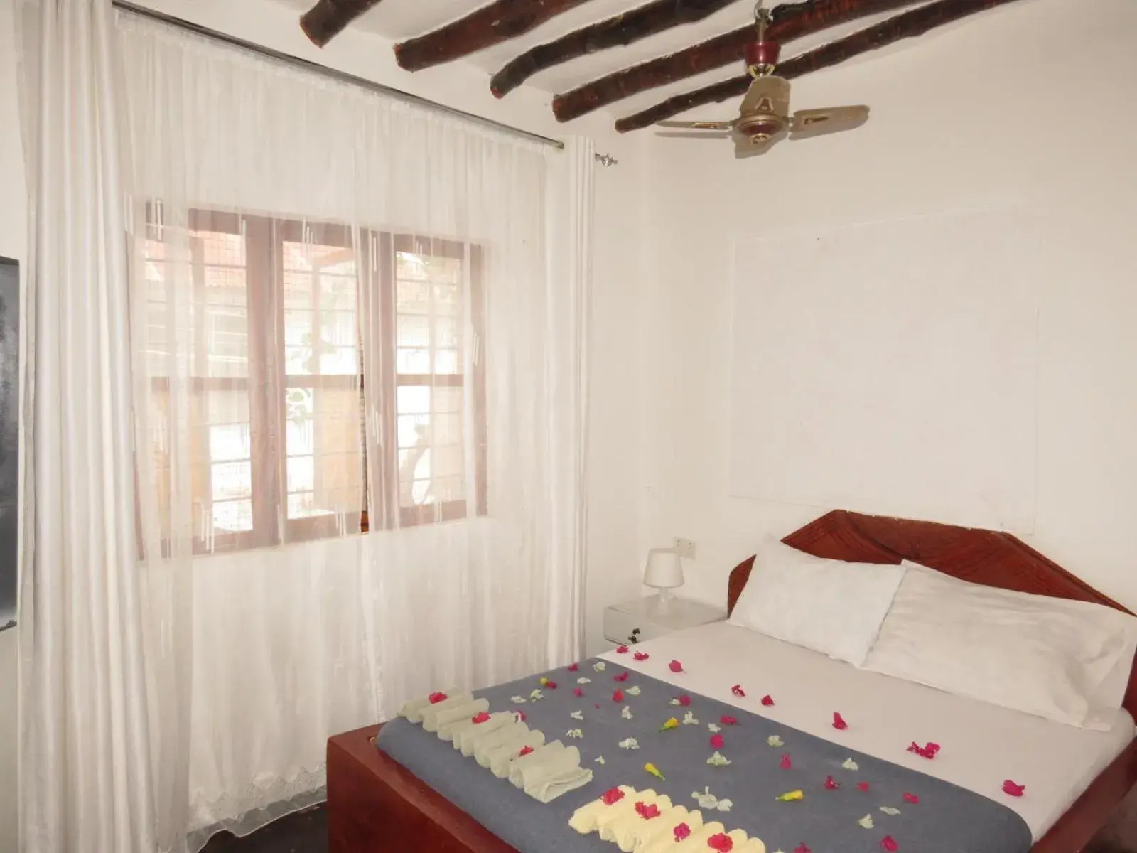 Double Room with Private Bathroom in Mudi House Double Room with Private Bathroom in Mudi House