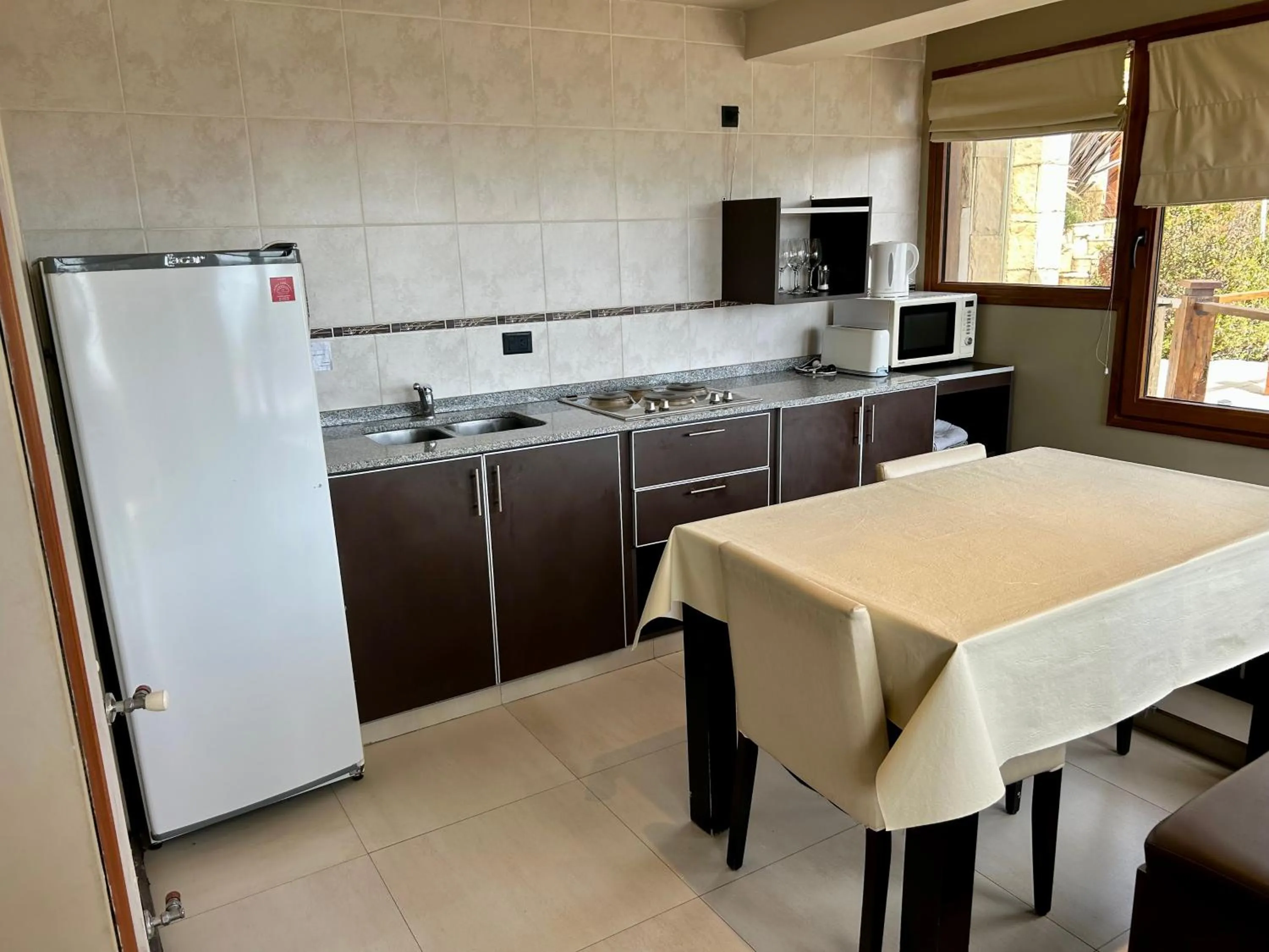 Kitchen or kitchenette in Bahia Paraiso Apart & Suites