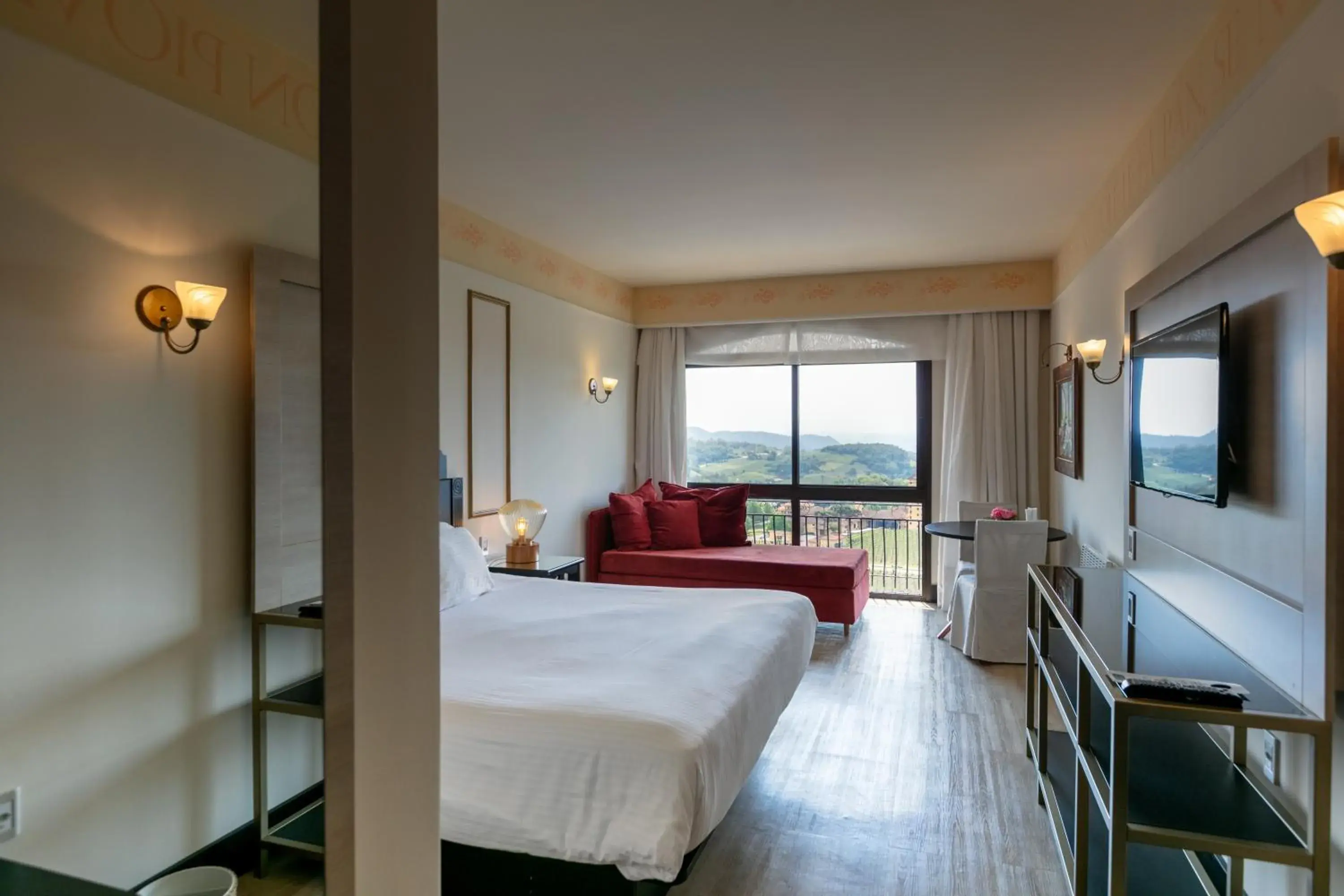 Regencial NS - Vista Panoramica, Deluxe Guest room, 1 King in Spa do Vinho Condomínio Vitivinícola Regencial NS - Vista Panoramica, Deluxe Guest room, 1 King in Spa do Vinho Condomínio Vitivinícola