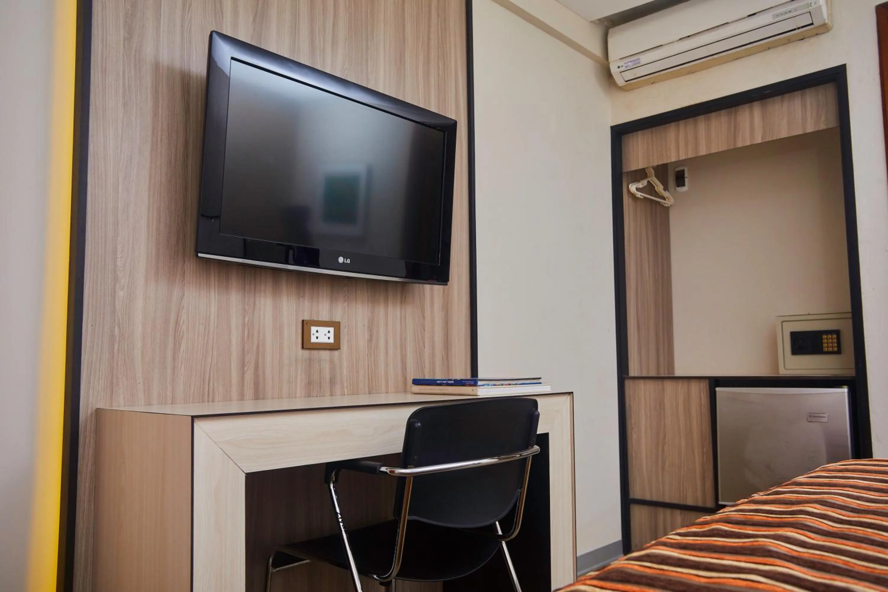 TV and multimedia, Bed in Victoria Regia Hotel