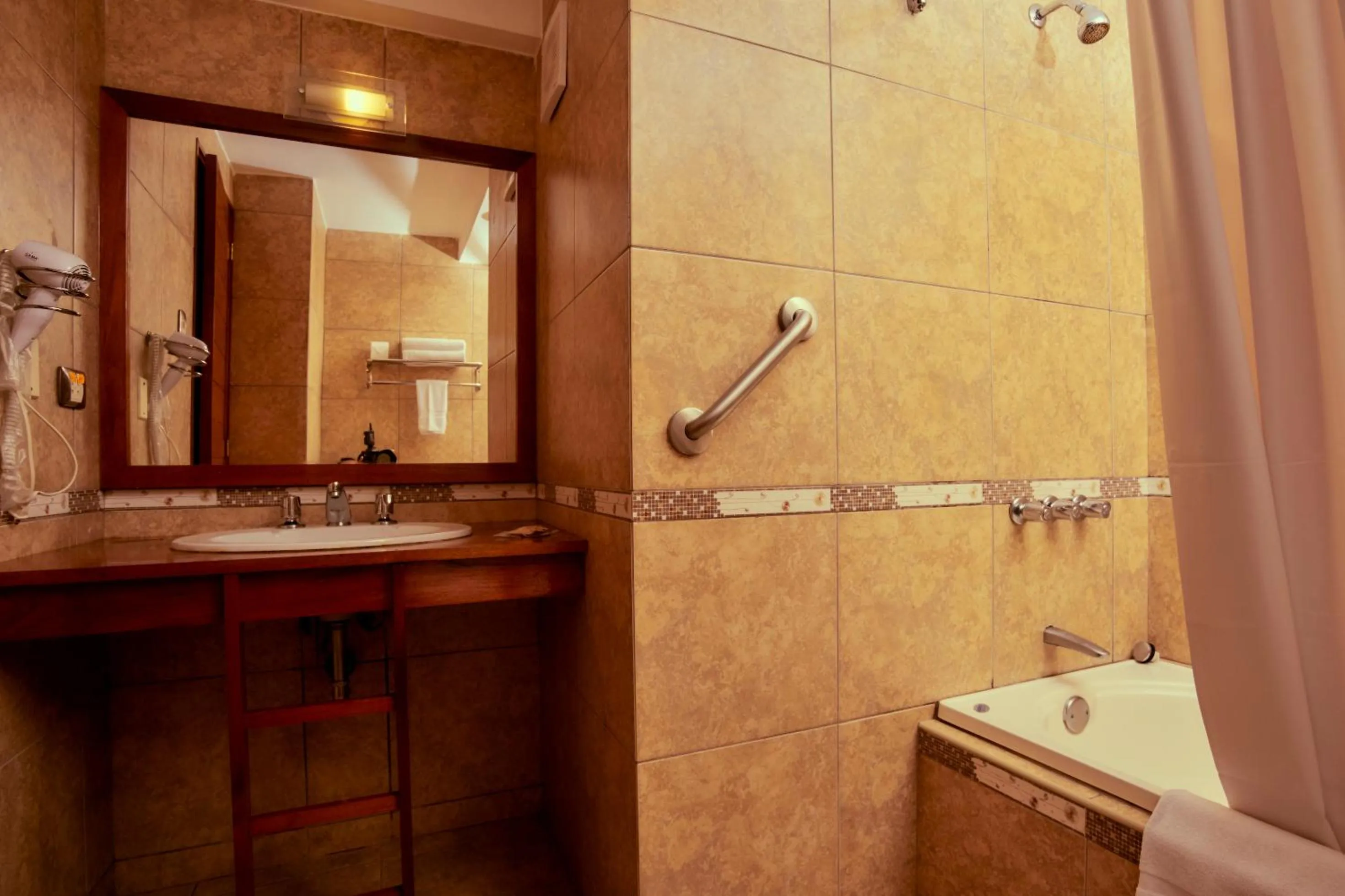 Bathroom in Victoria Regia Hotel