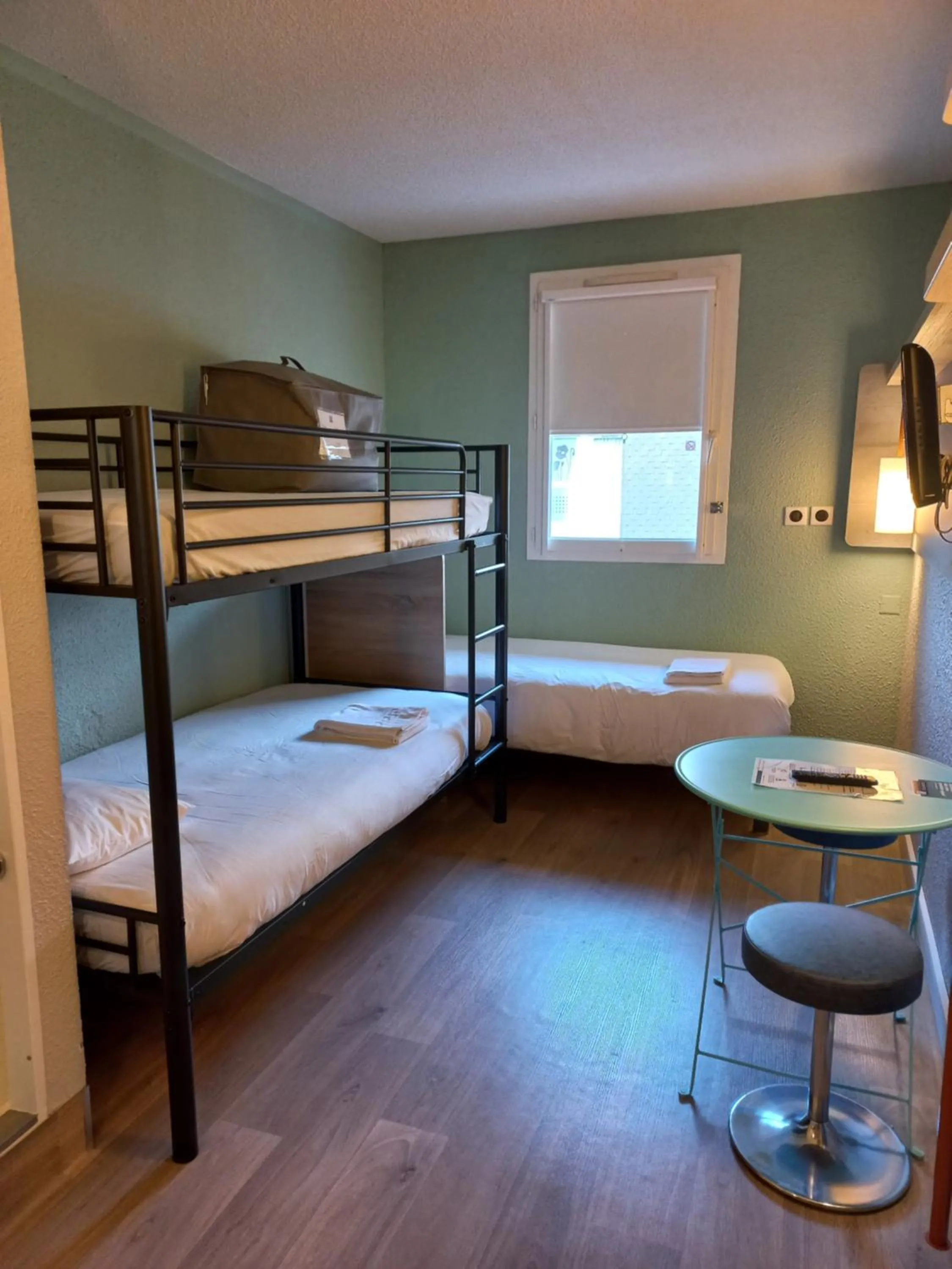 bunk bed, Bed in ibis budget Saint-Brieuc Yffiniac