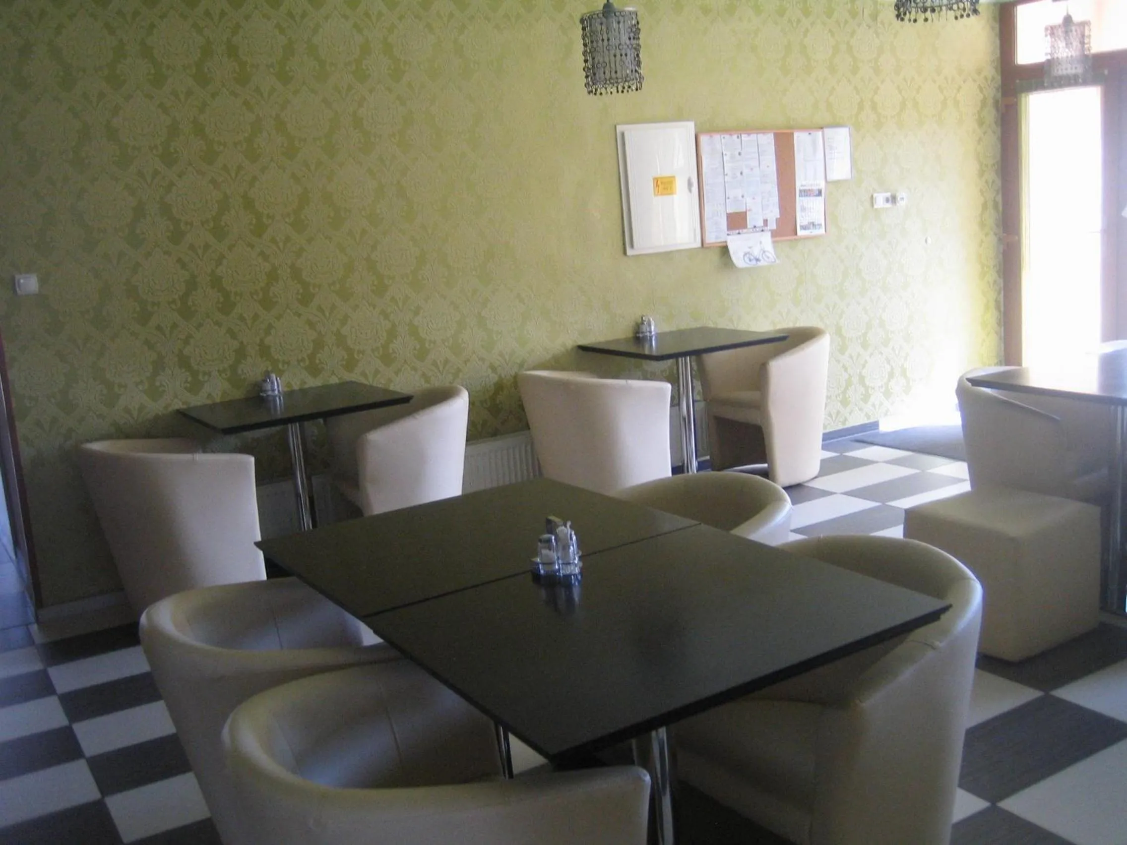 Restaurant/places to eat in Amaretto Szállás