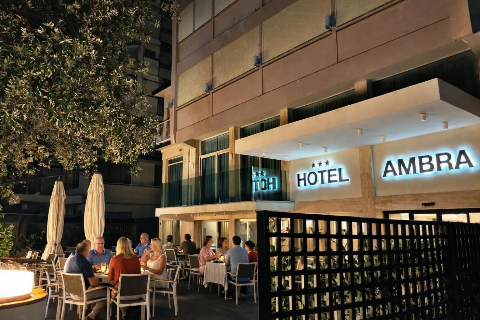 Property building in HOTEL AMBRA - Fronte Mare - Vicinissimi al Centro