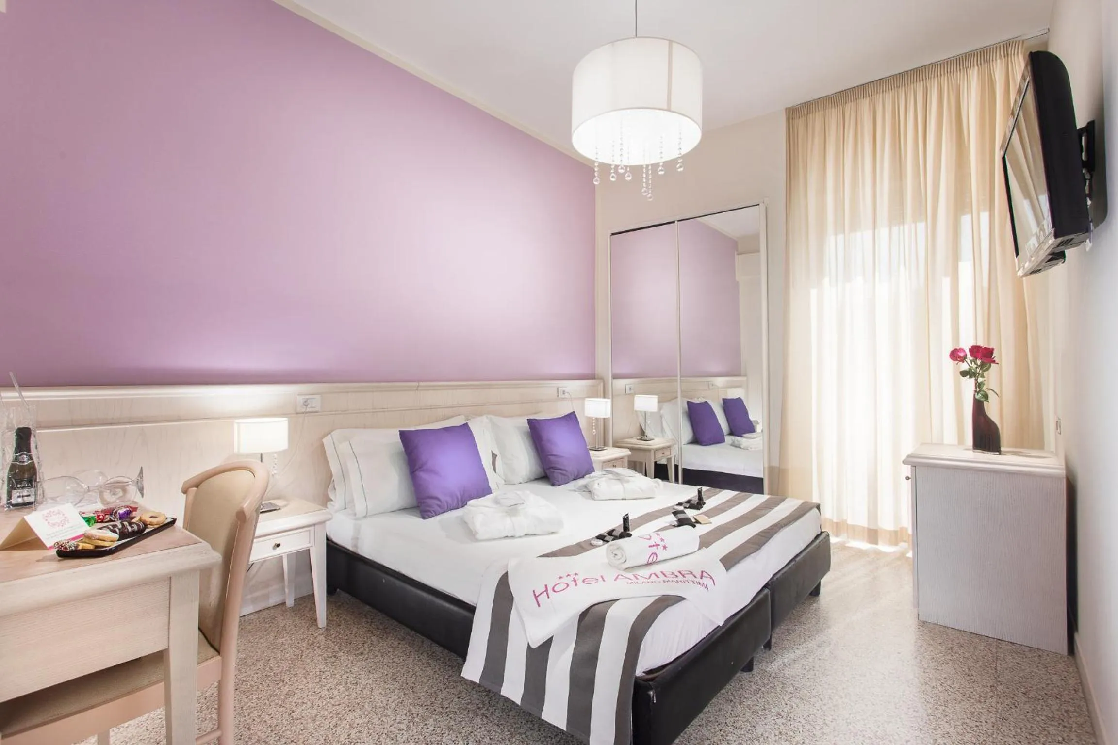 Bed in HOTEL AMBRA - Fronte Mare - Vicinissimi al Centro