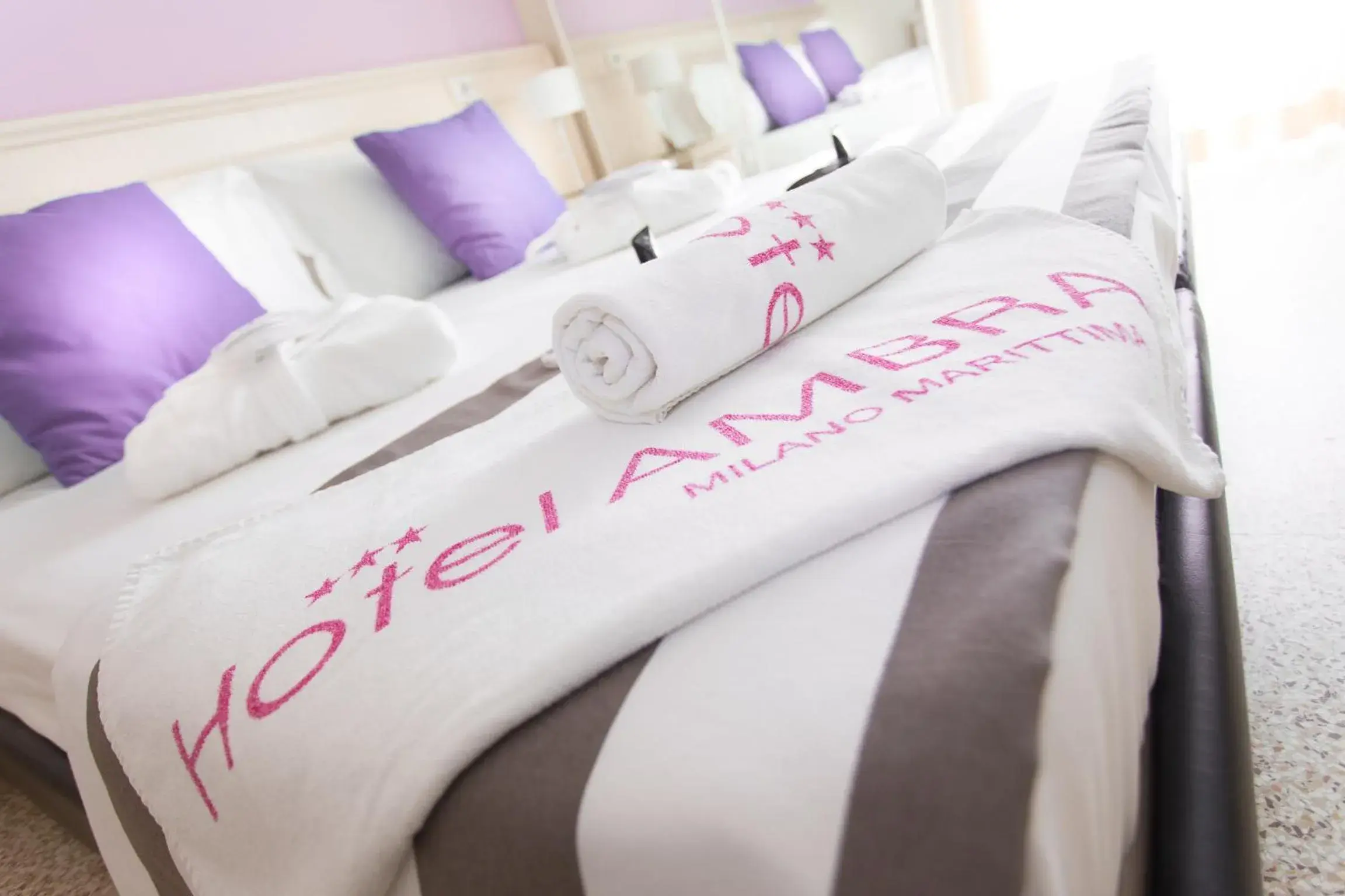 Bed in HOTEL AMBRA - Fronte Mare - Vicinissimi al Centro Bed in HOTEL AMBRA - Fronte Mare - Vicinissimi al Centro