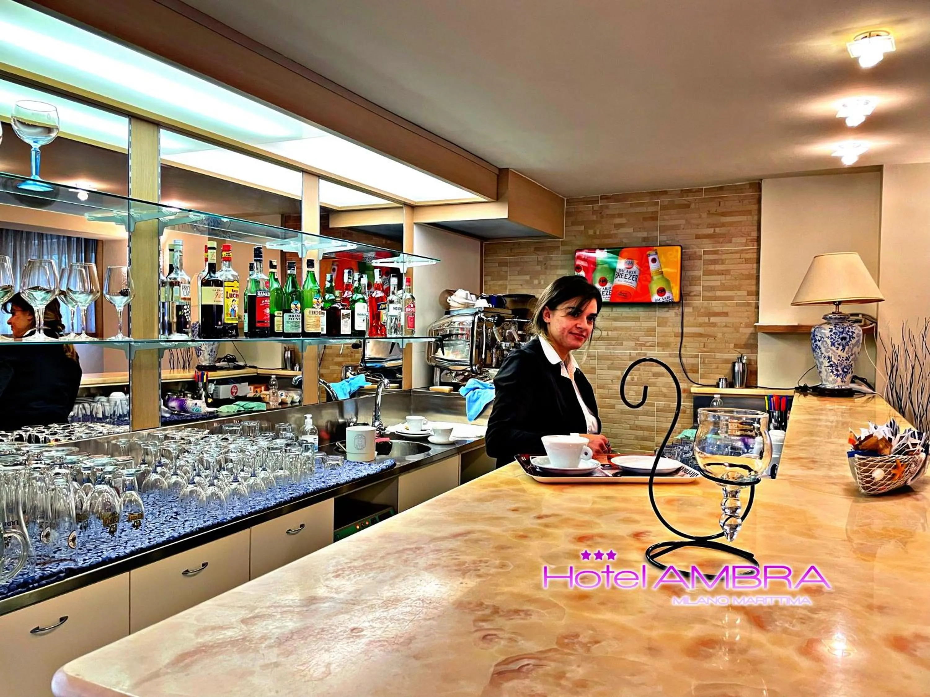 Staff in HOTEL AMBRA - Fronte Mare - Vicinissimi al Centro