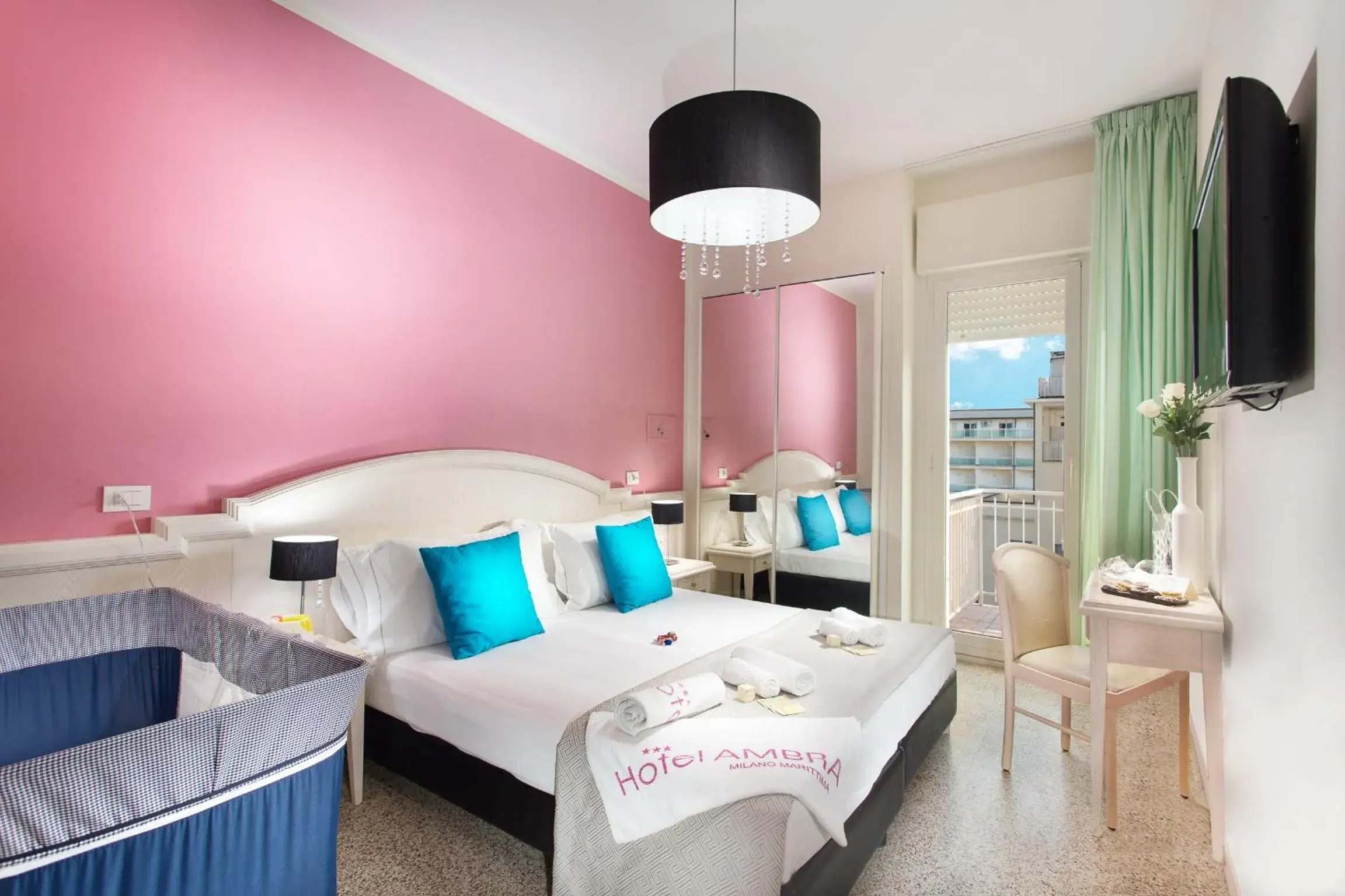 Bed in HOTEL AMBRA - Fronte Mare - Vicinissimi al Centro Bed in HOTEL AMBRA - Fronte Mare - Vicinissimi al Centro