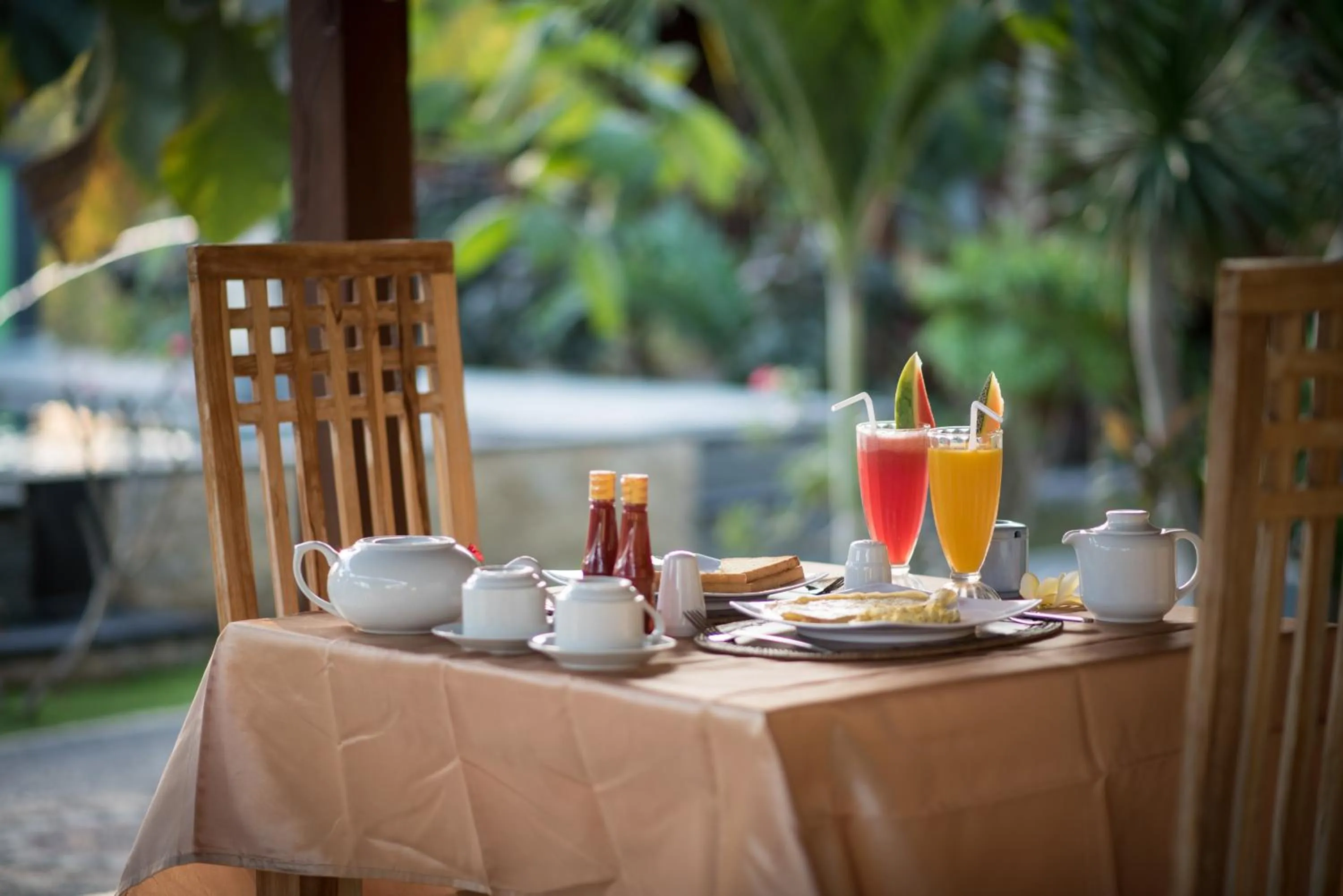 Restaurant/places to eat in Queen Villa