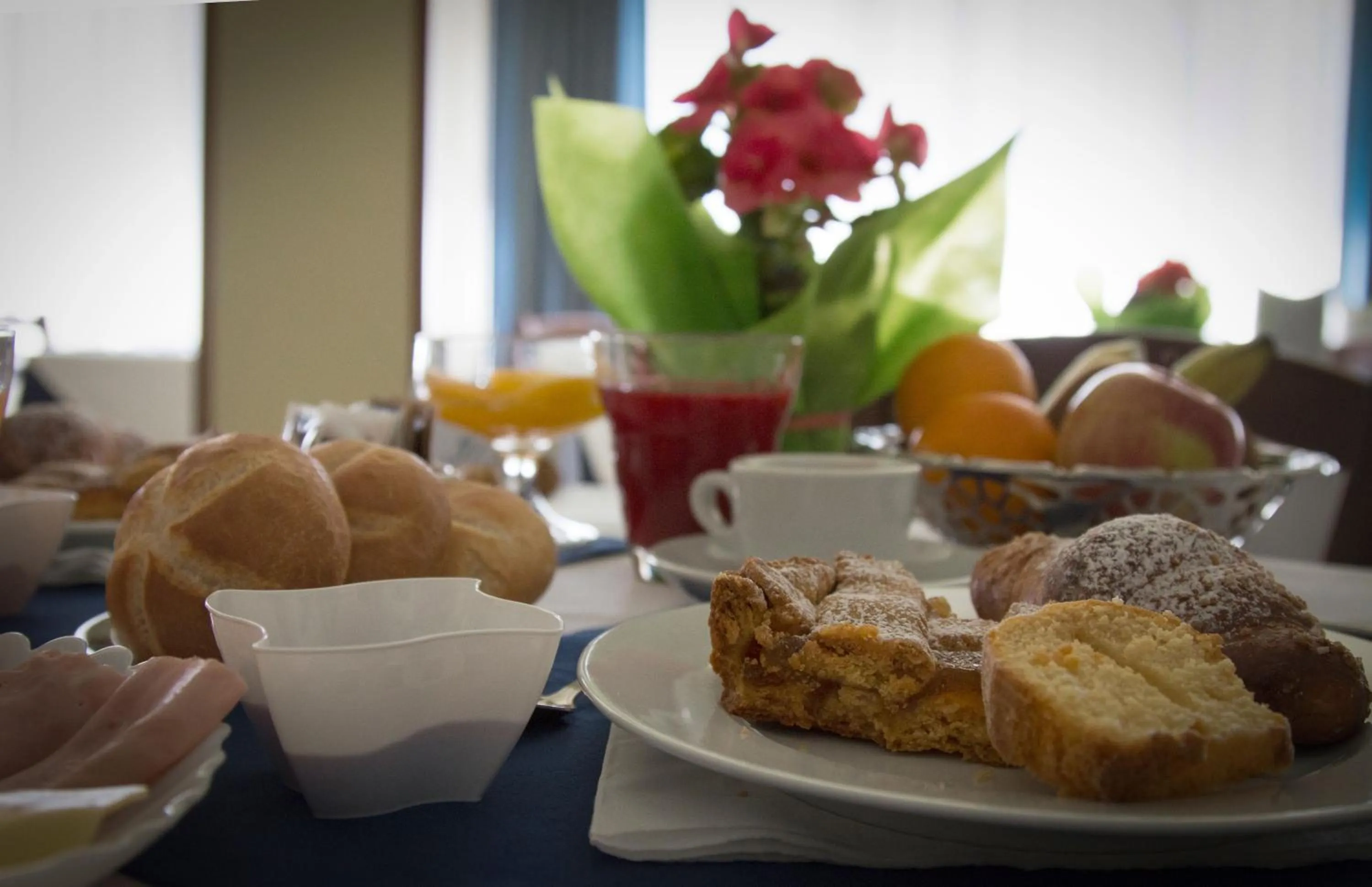 Breakfast in Hotel Gabbiano