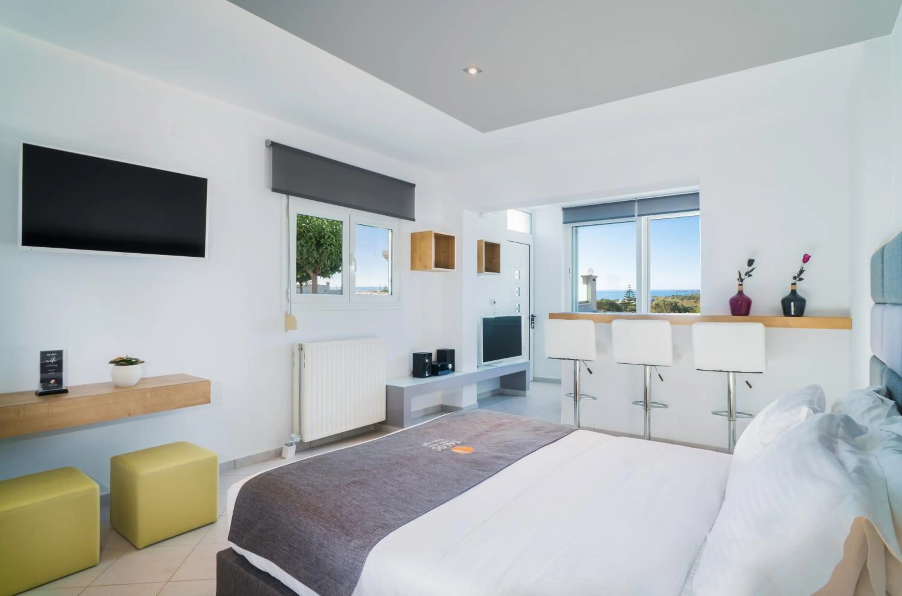 TV and multimedia, Bed in Talos Luxury Suites