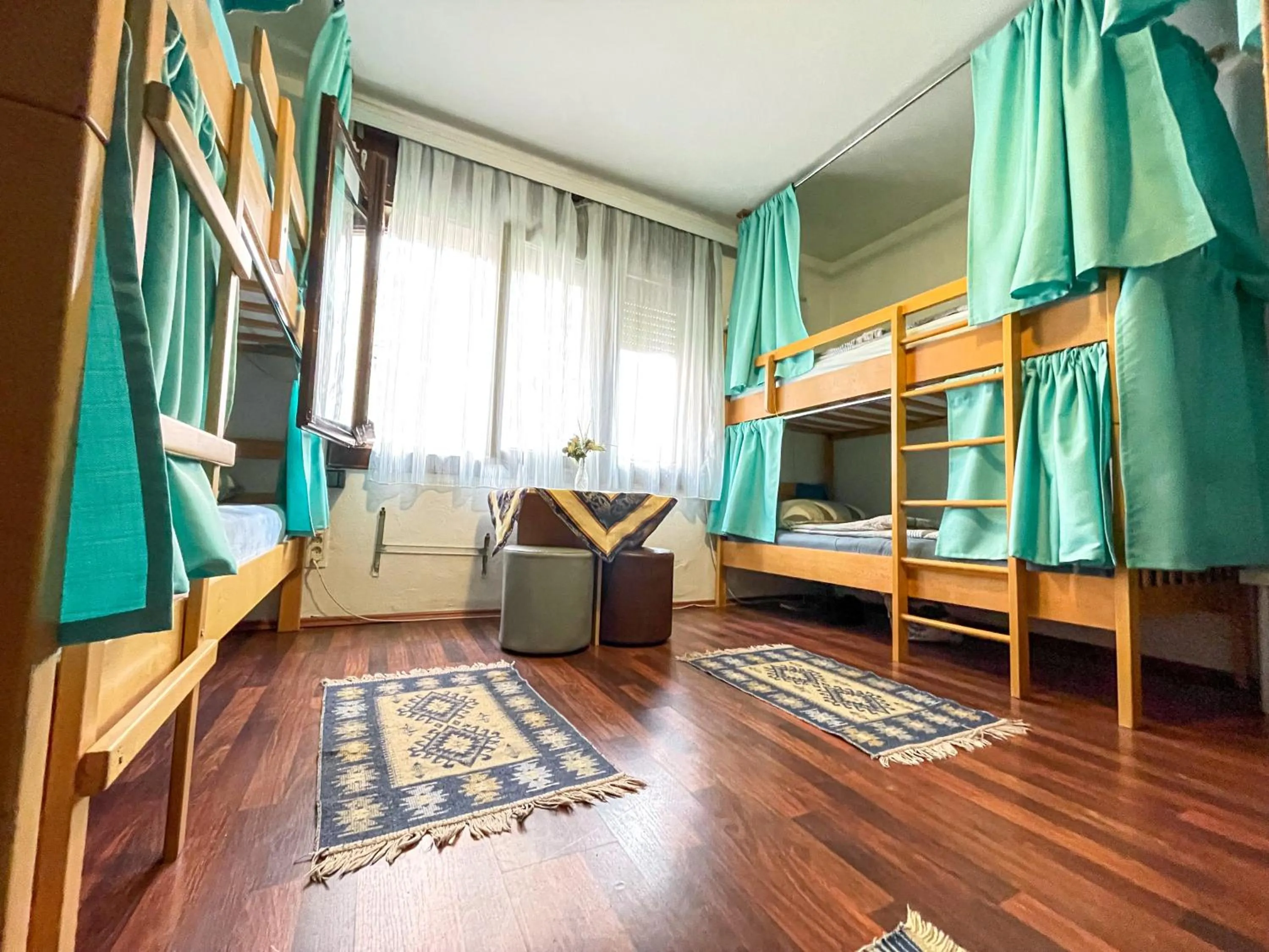 Bed in 6-Bed Mixed Dormitory Room in Hi Skopje Hostel