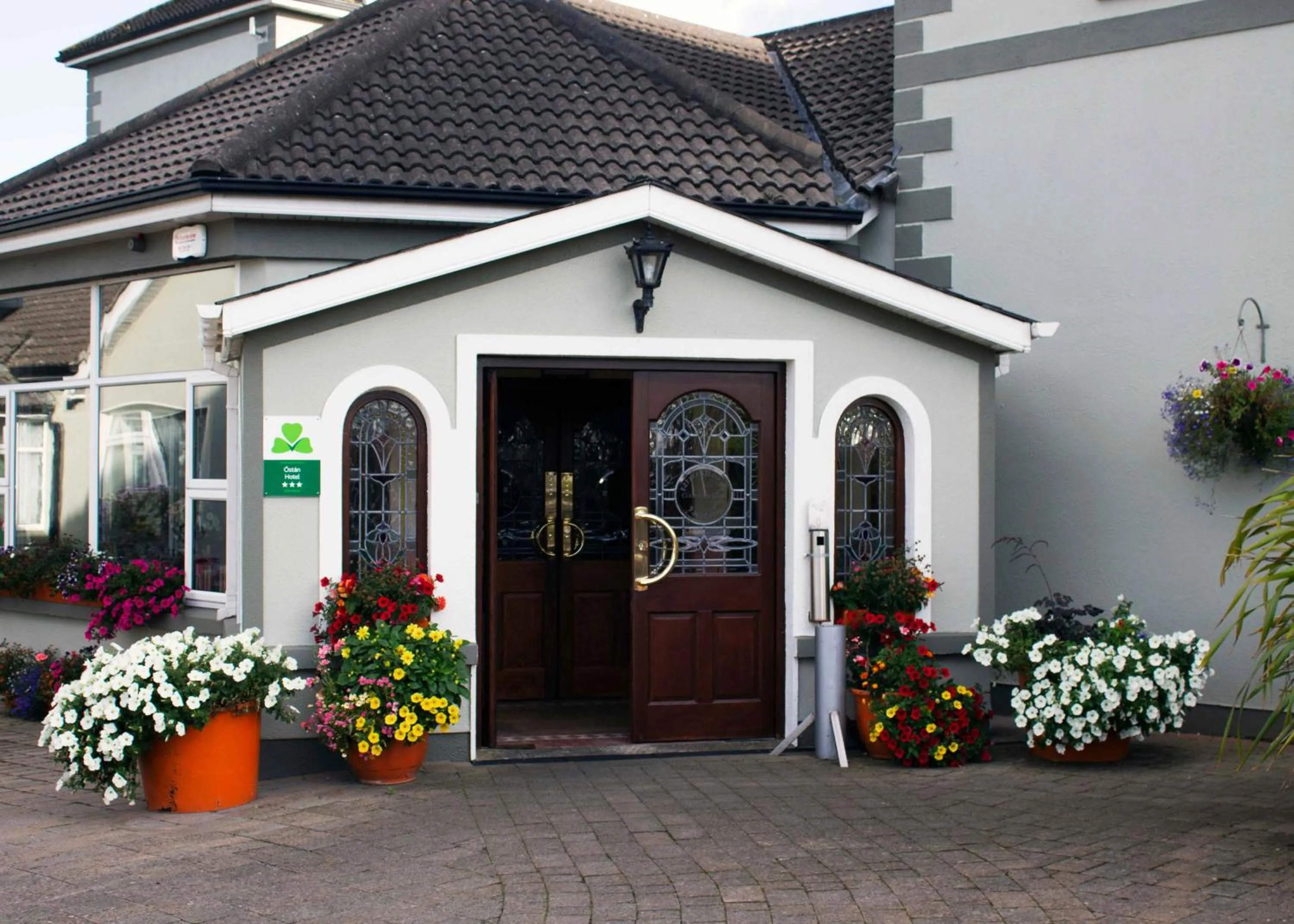 Property building in Rhu Glenn Hotel