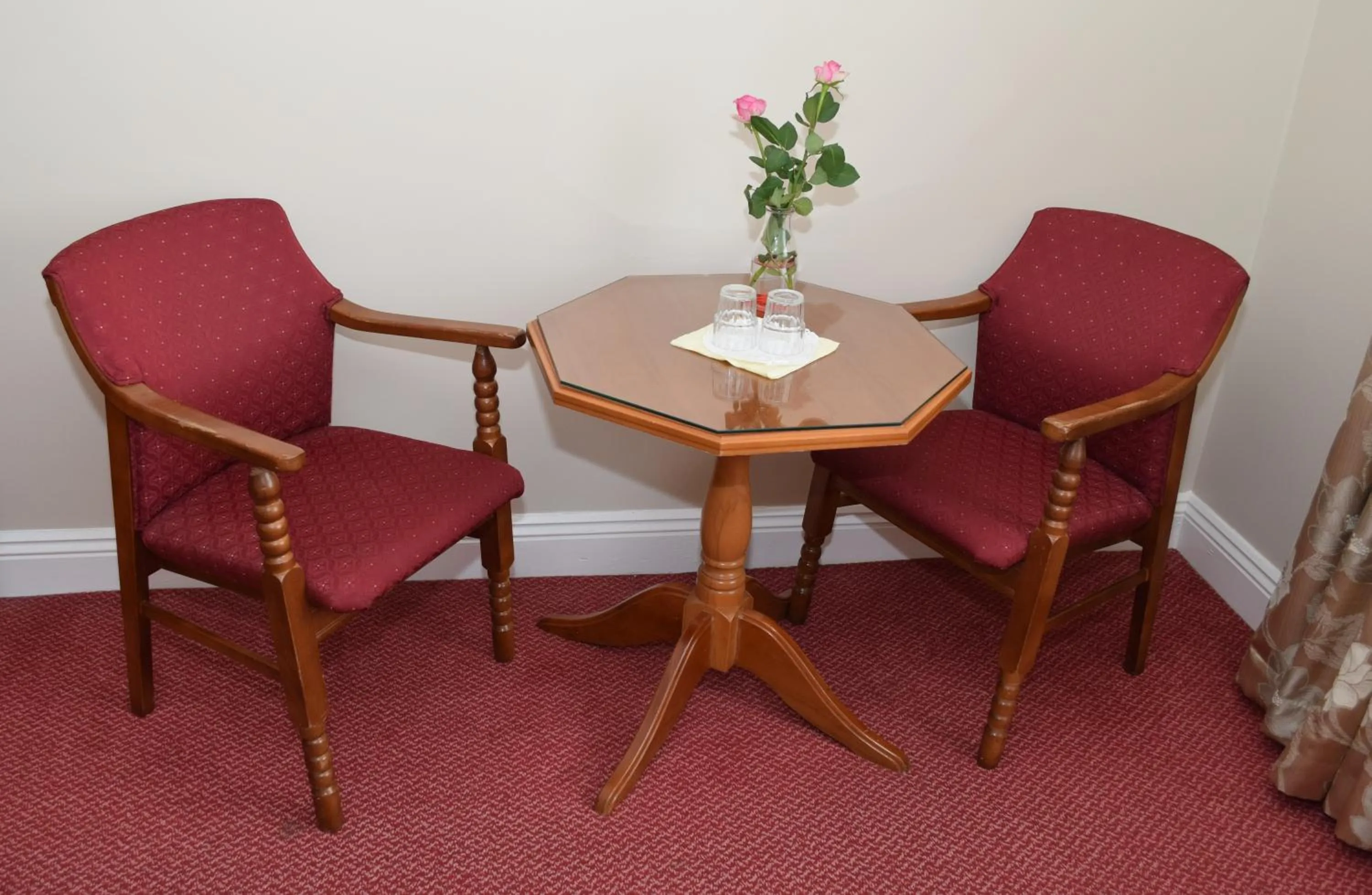 Seating area in Rhu Glenn Hotel