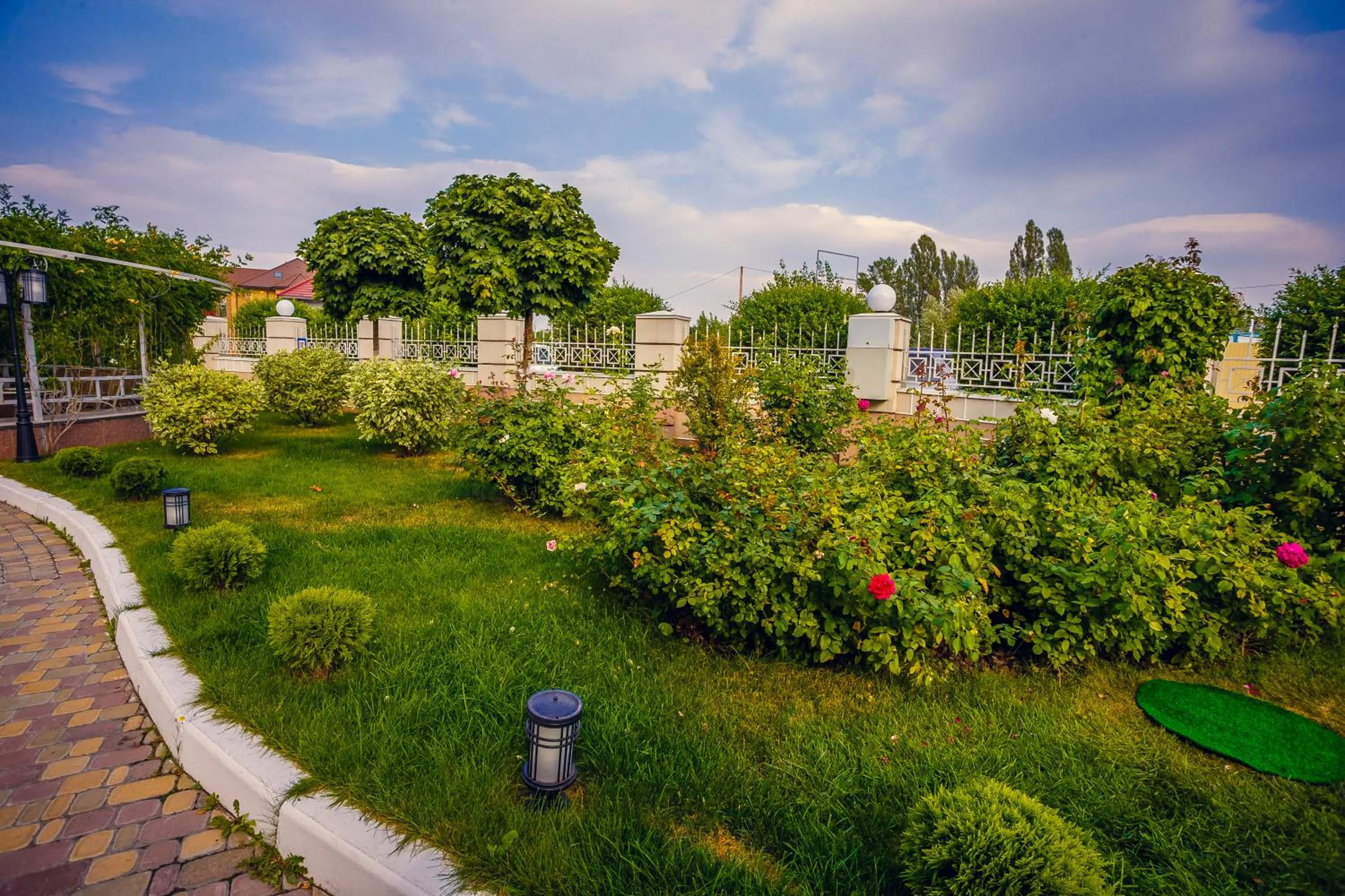 Garden in Sofievsky Posad Hotel