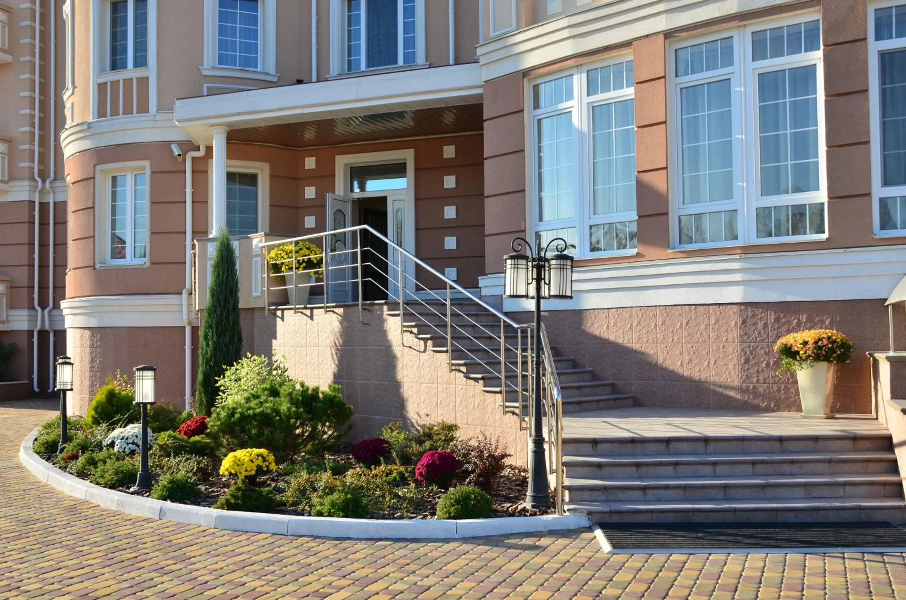 Facade/entrance in Sofievsky Posad Hotel
