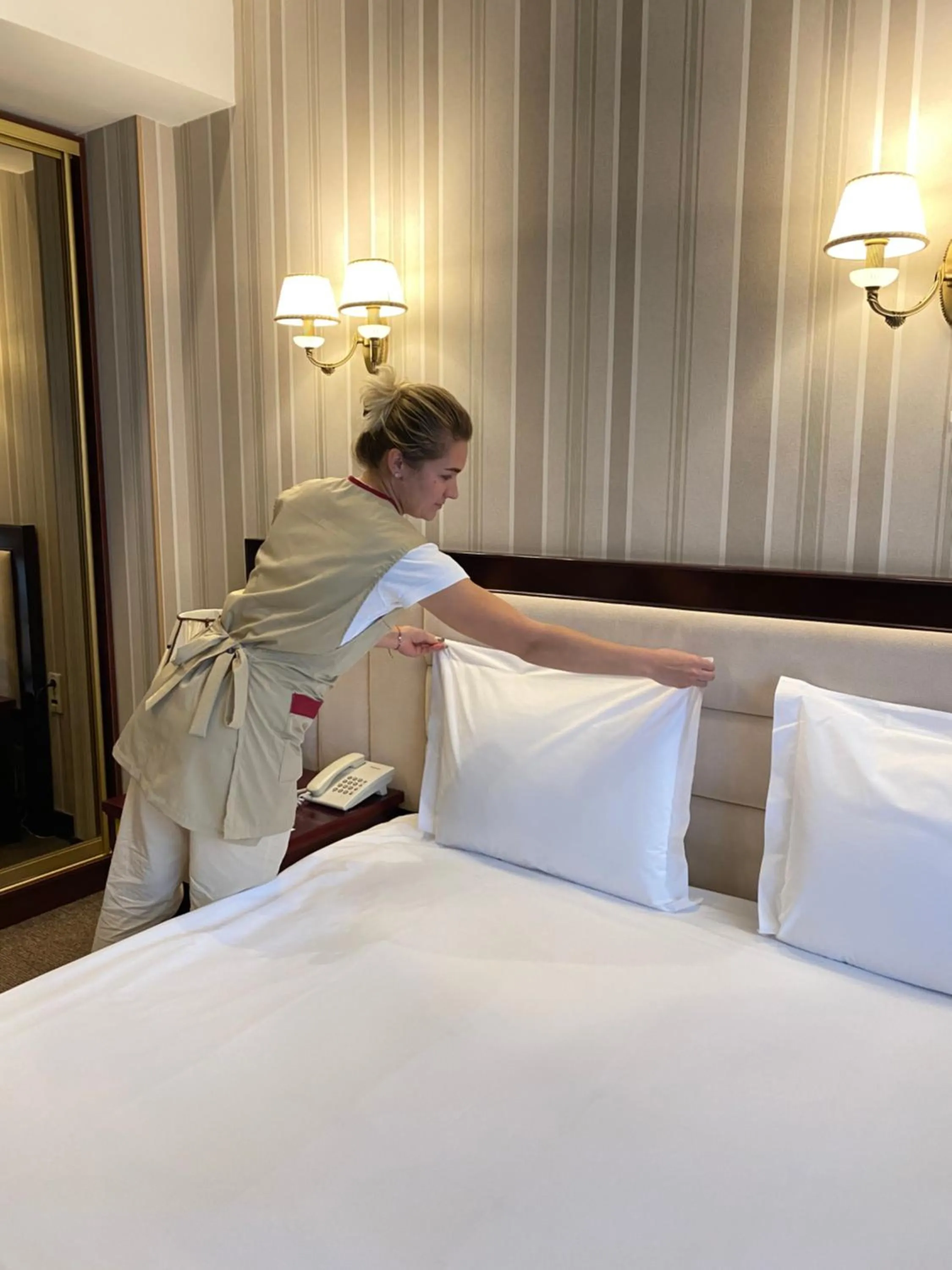 Staff, Bed in Sofievsky Posad Hotel