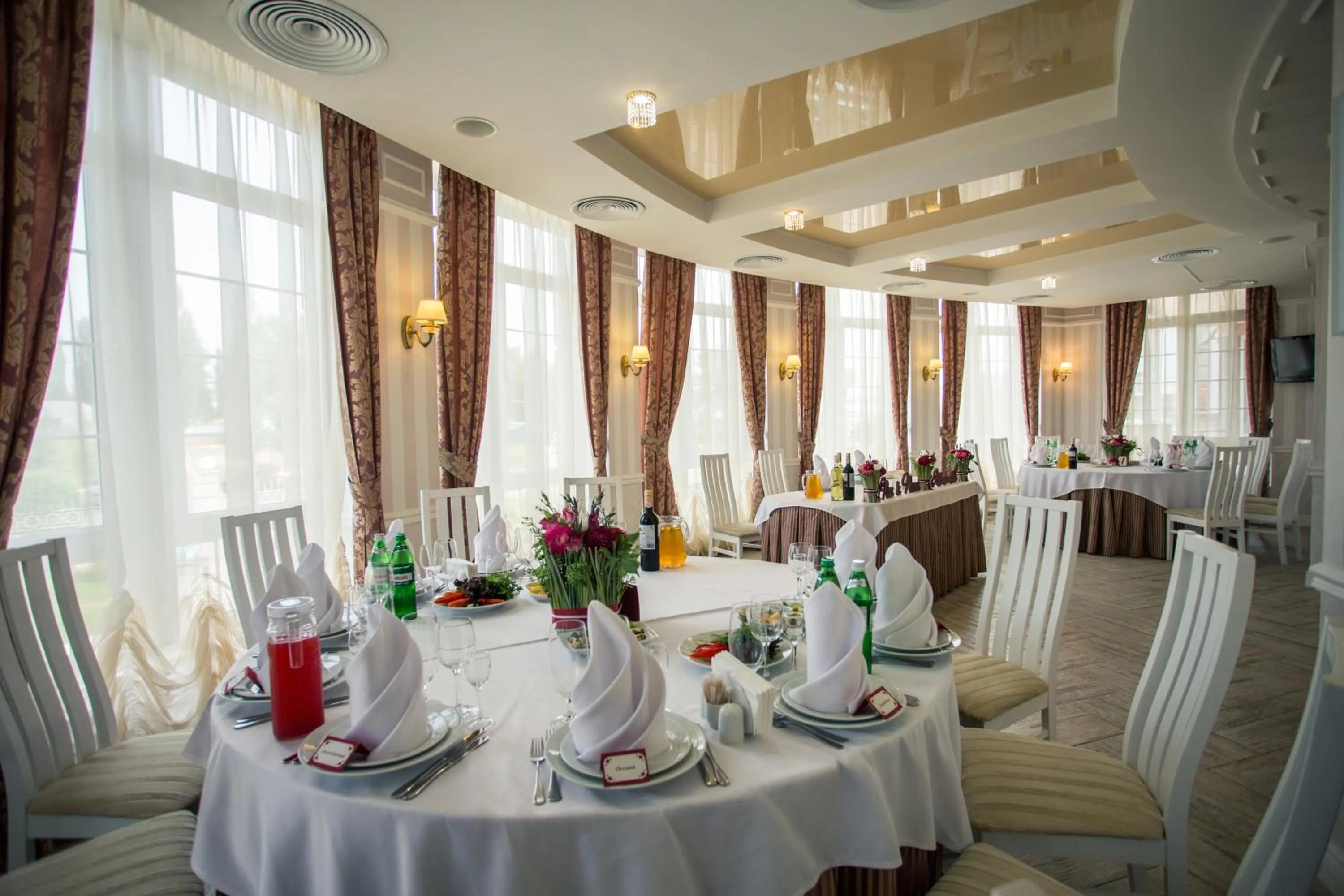 Restaurant/places to eat in Sofievsky Posad Hotel