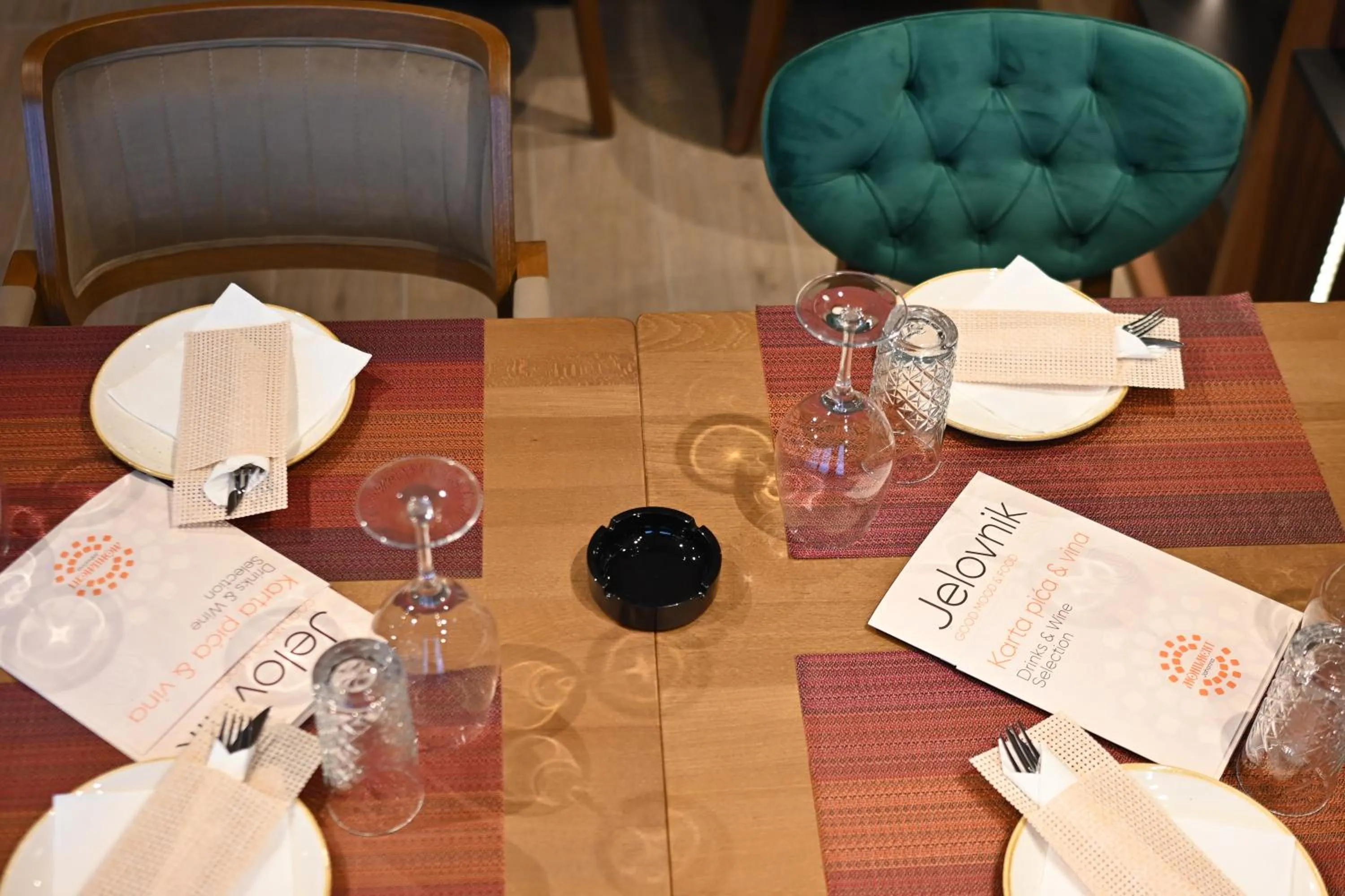 Restaurant/places to eat in Hotel Kristal