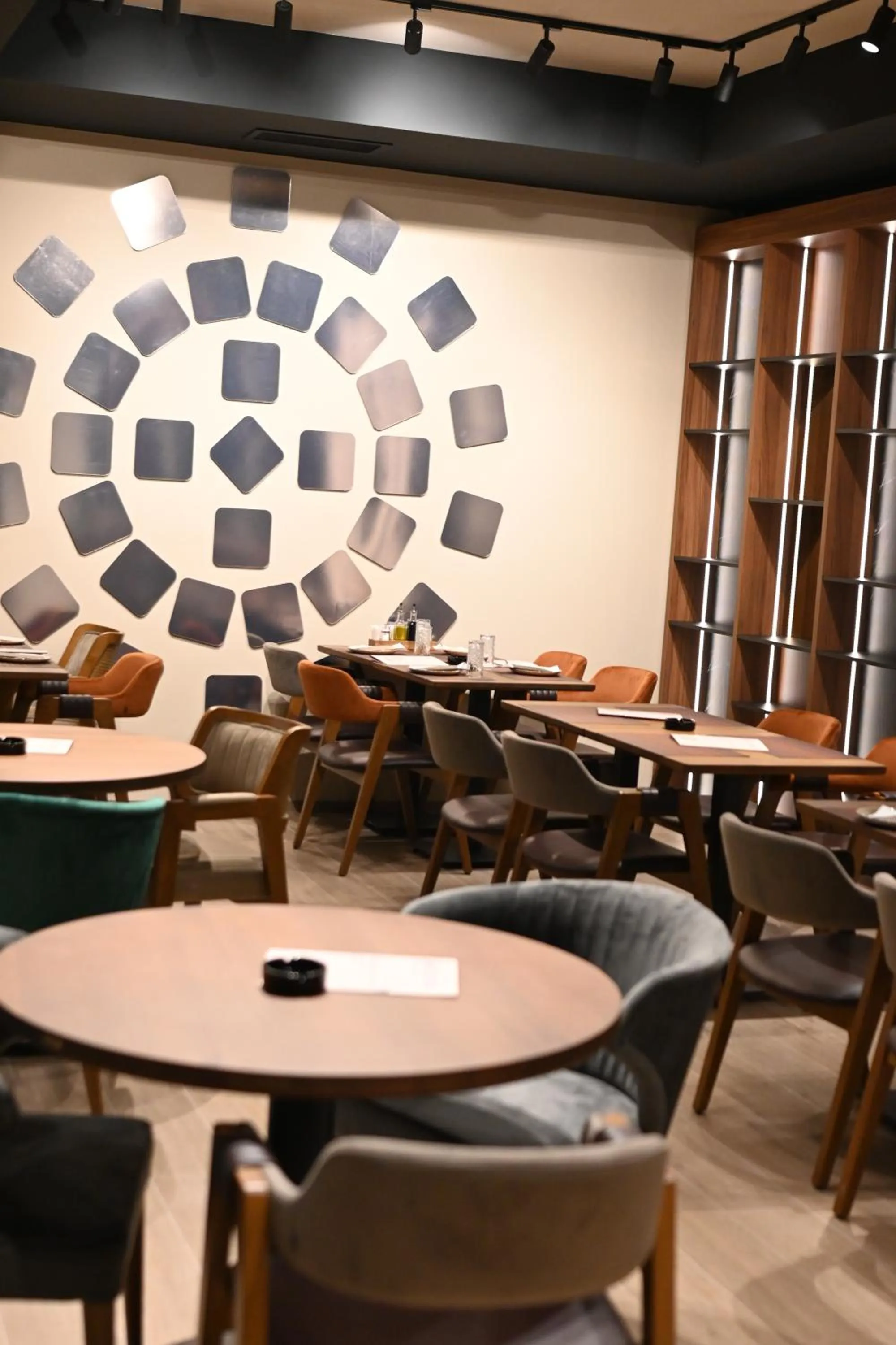 Restaurant/places to eat in Hotel Kristal