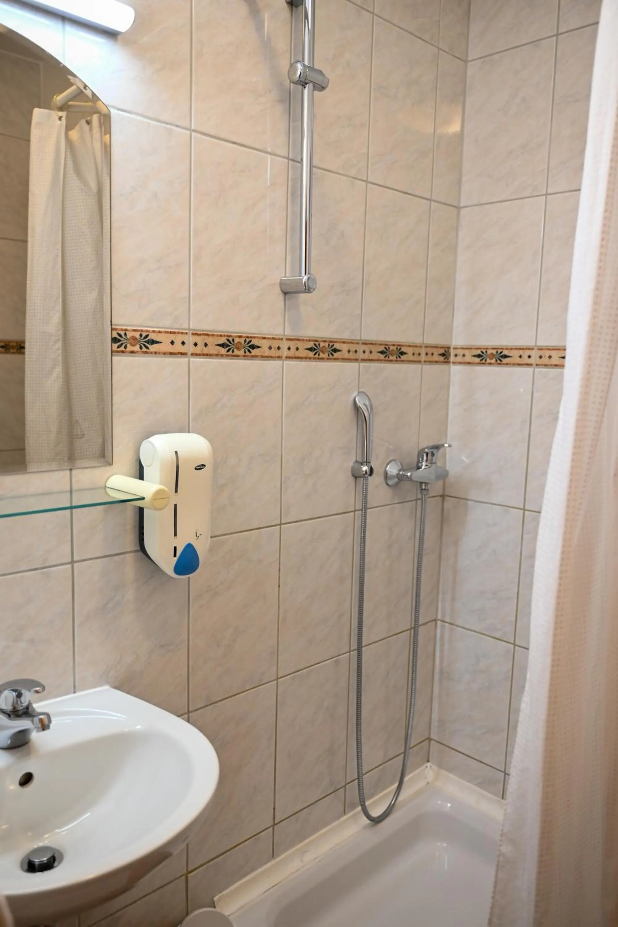 Shower in Hotel Kristal