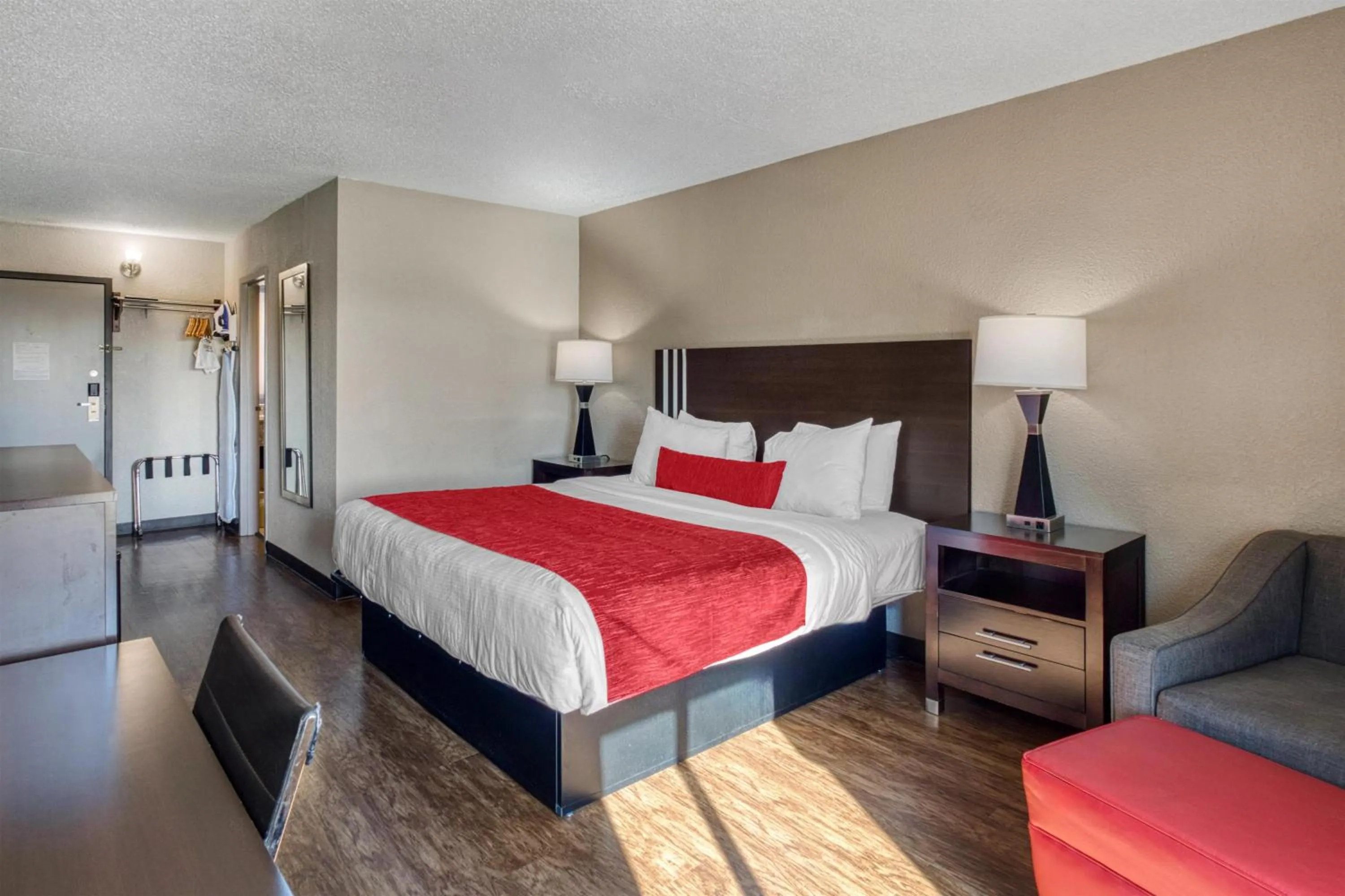 Bedroom, Bed in SureStay by Best Western Greenville