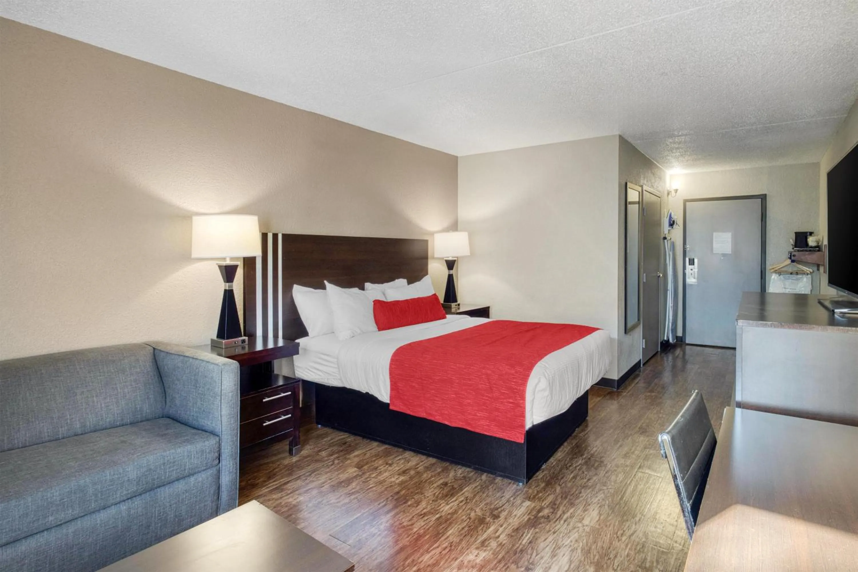 Bedroom, Bed in SureStay by Best Western Greenville