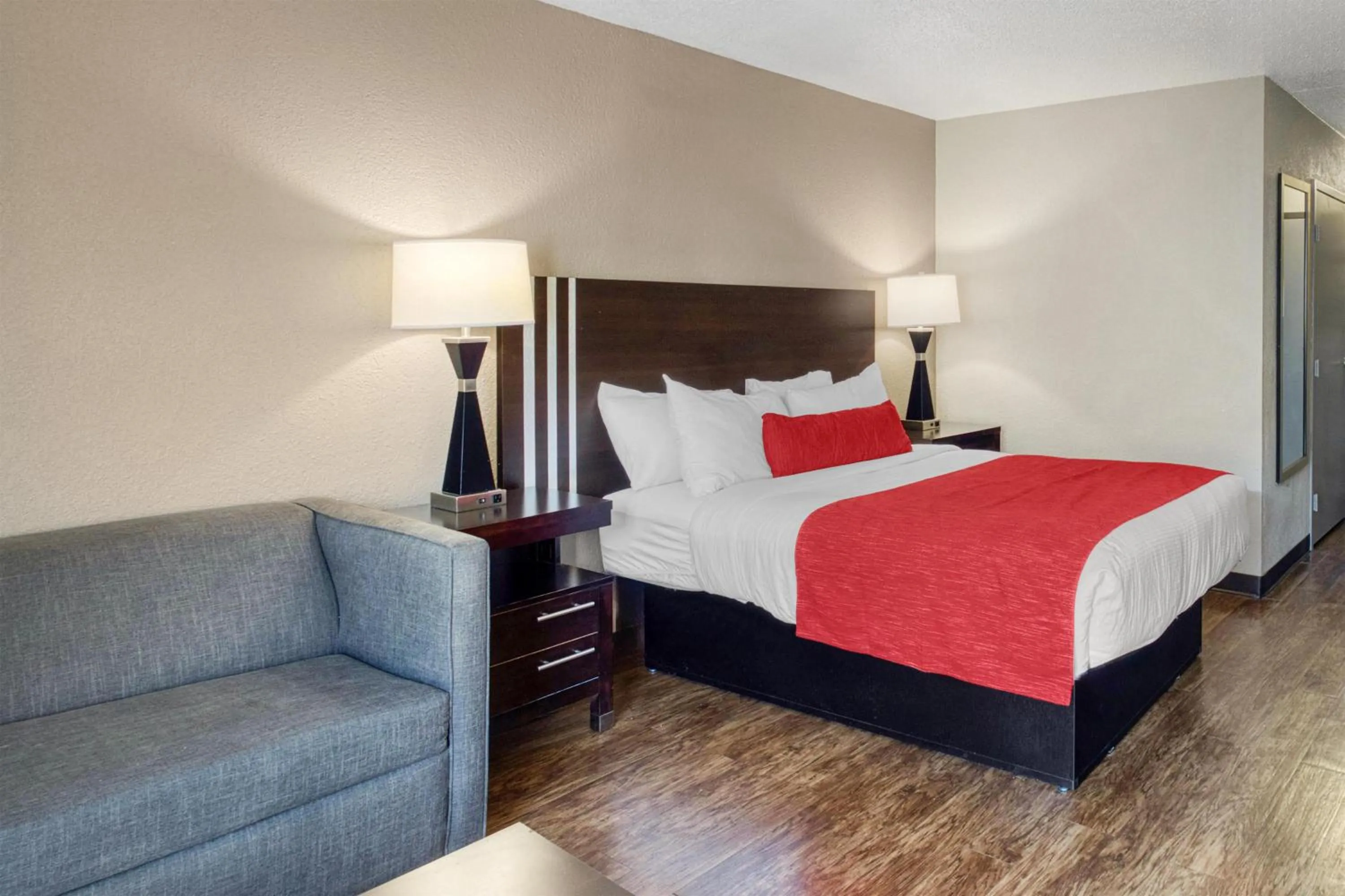 Bedroom, Bed in SureStay by Best Western Greenville