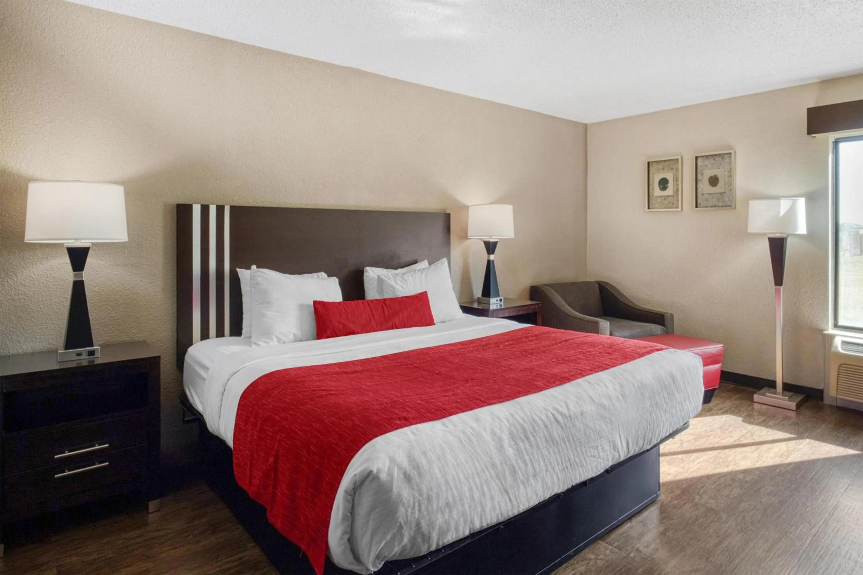 Bedroom, Bed in SureStay by Best Western Greenville