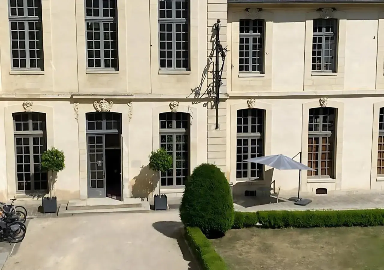 Property building in Château d'Ermenonville Property building in Château d'Ermenonville